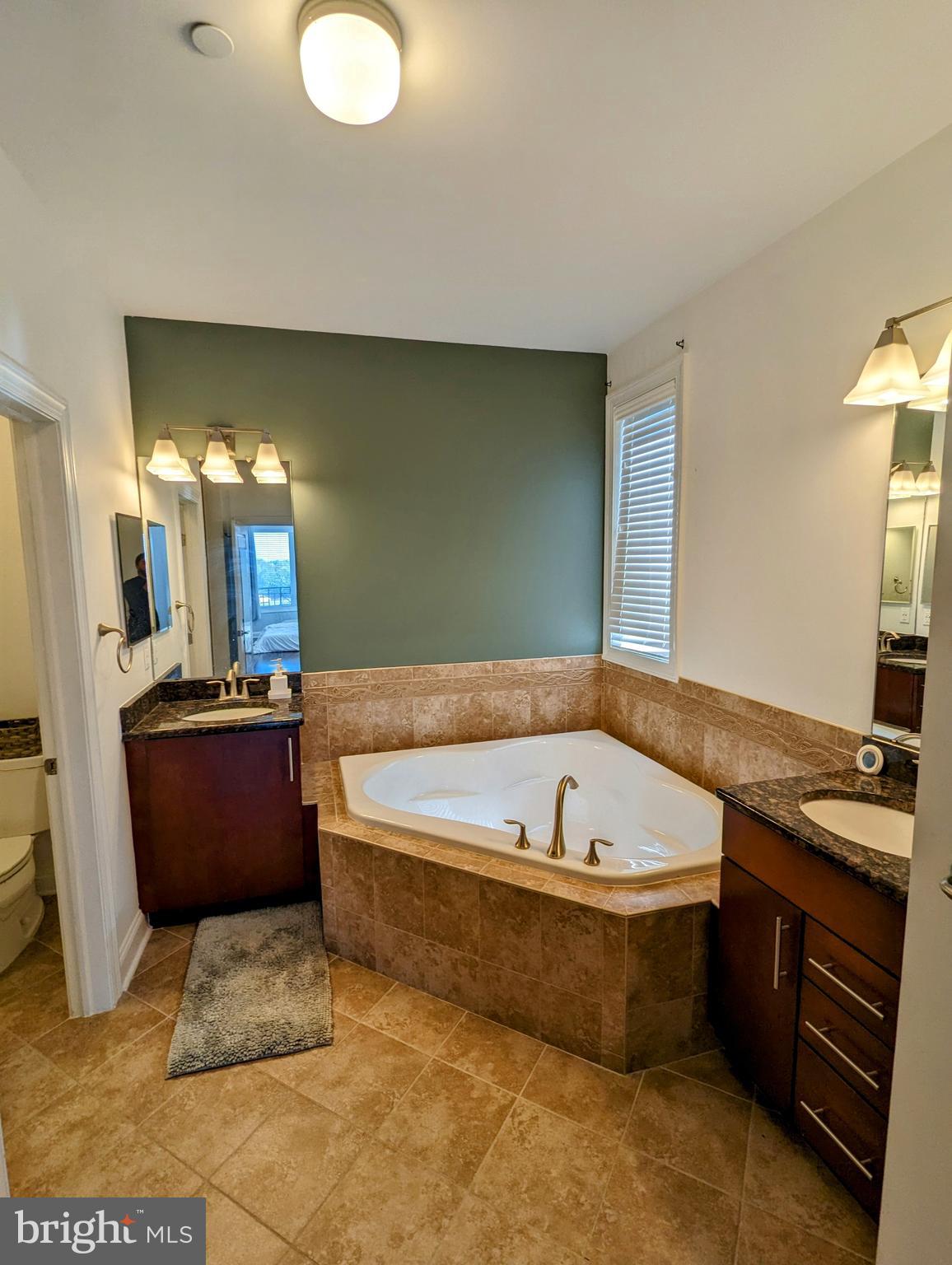 1 Commerce SQUARE Unit: 114