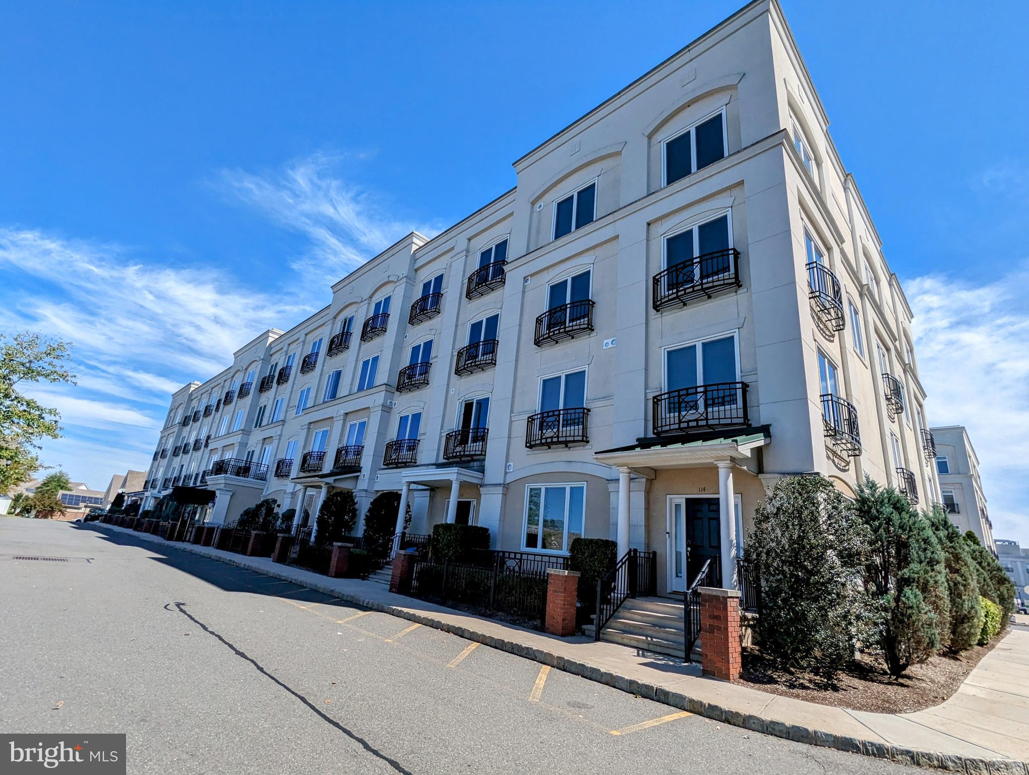 1 Commerce SQUARE Unit: 114
