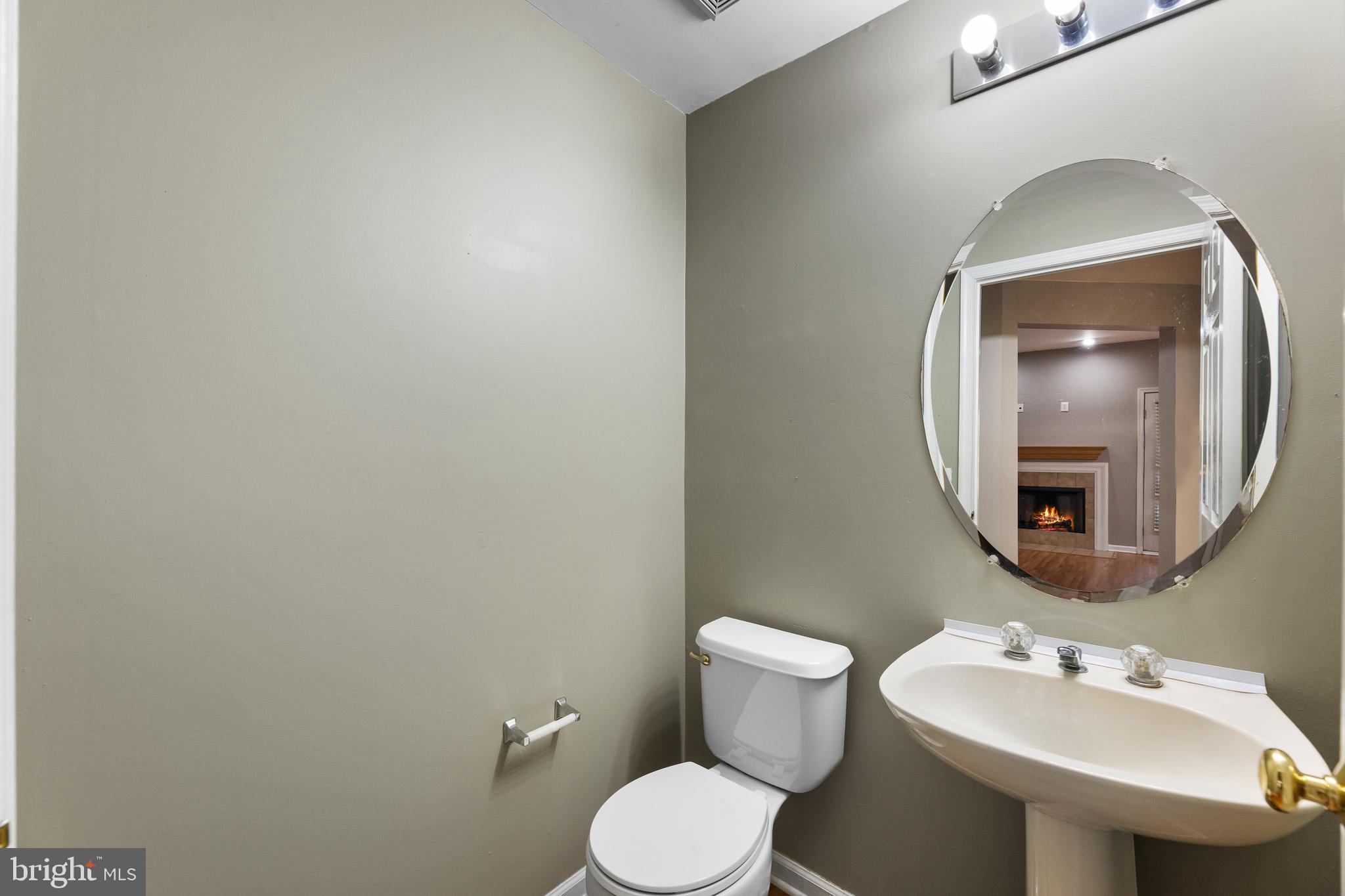 25 BROWNSTONE RD