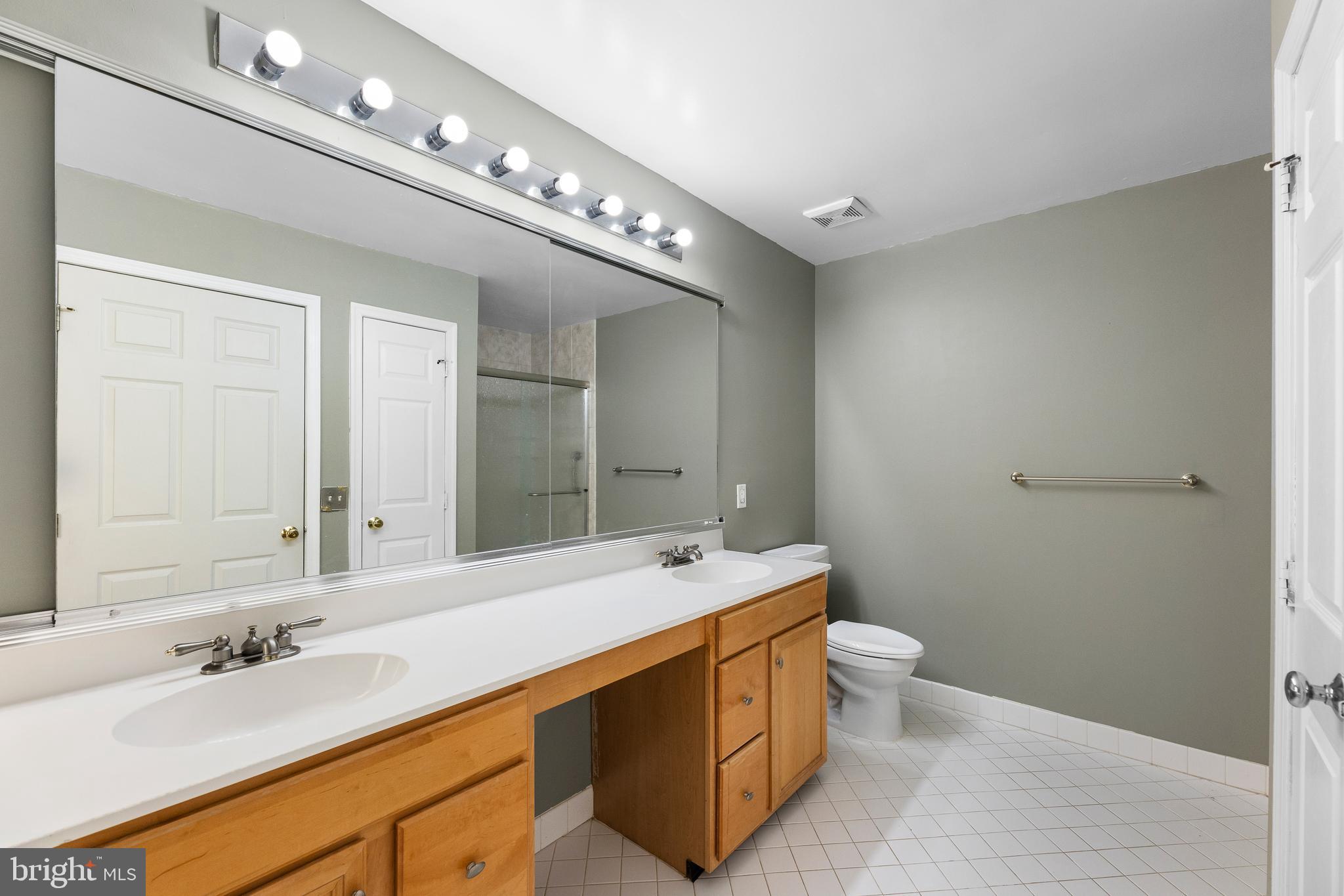 25 BROWNSTONE RD