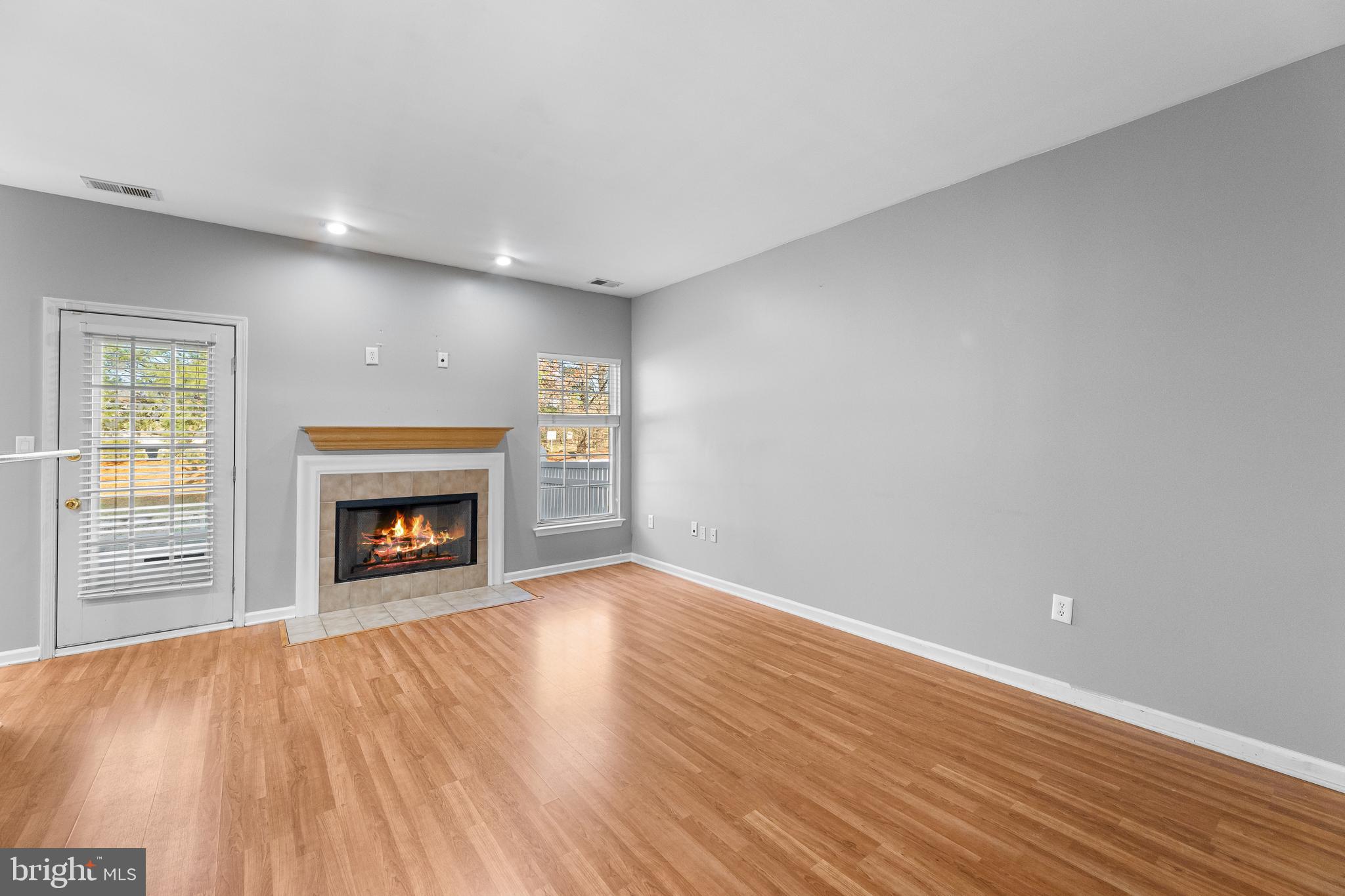 25 BROWNSTONE RD