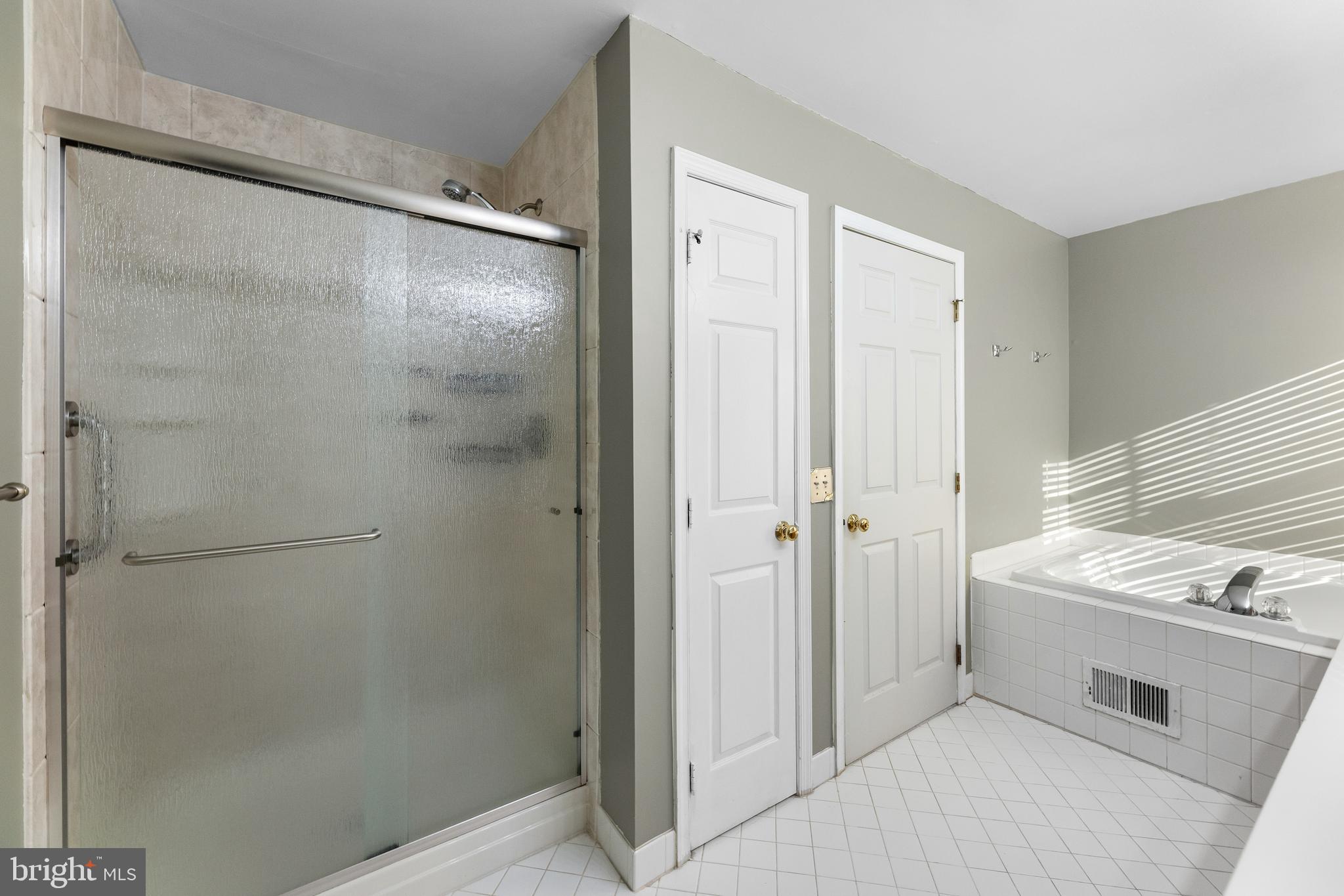 25 BROWNSTONE RD