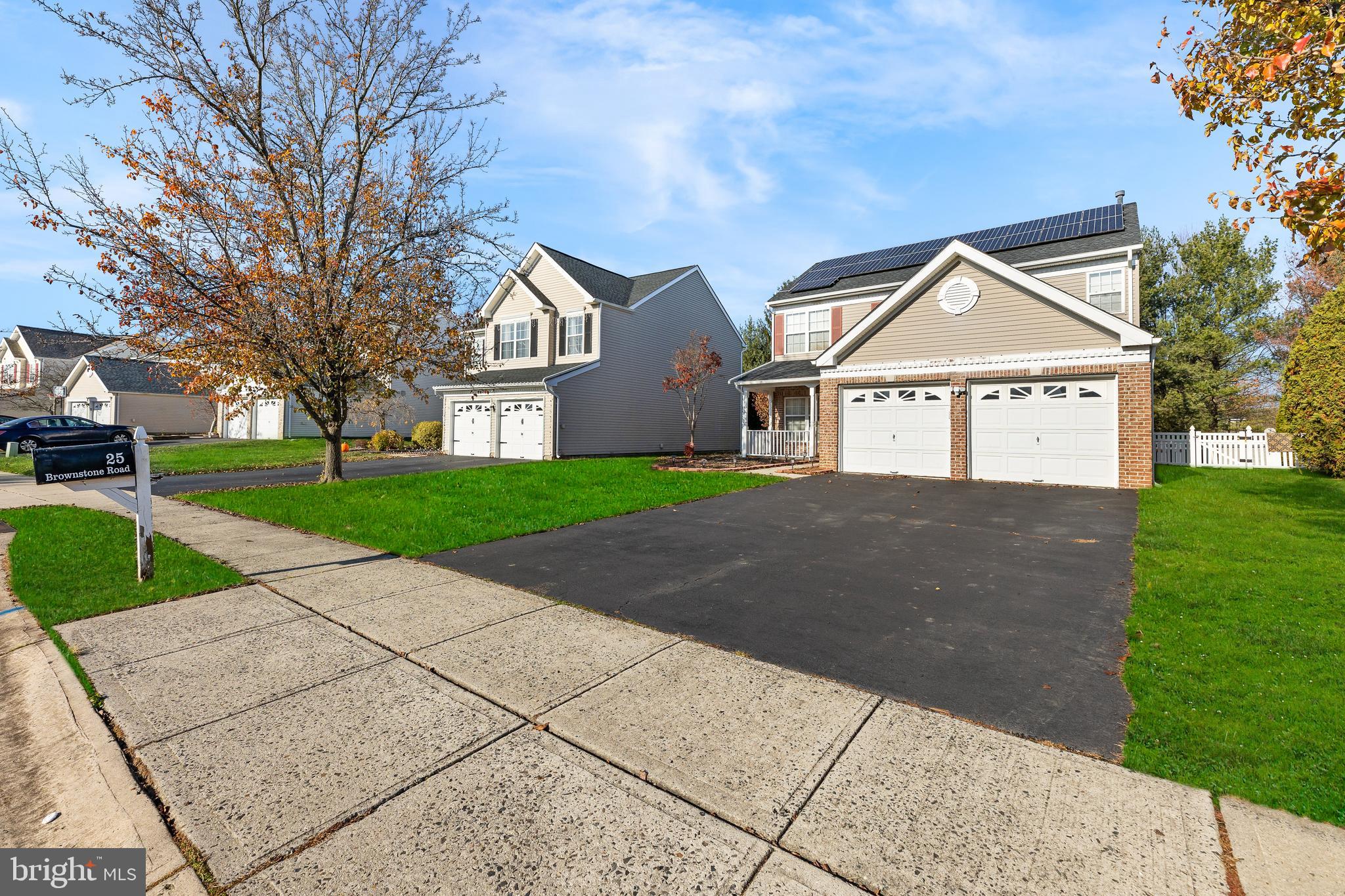 25 BROWNSTONE RD