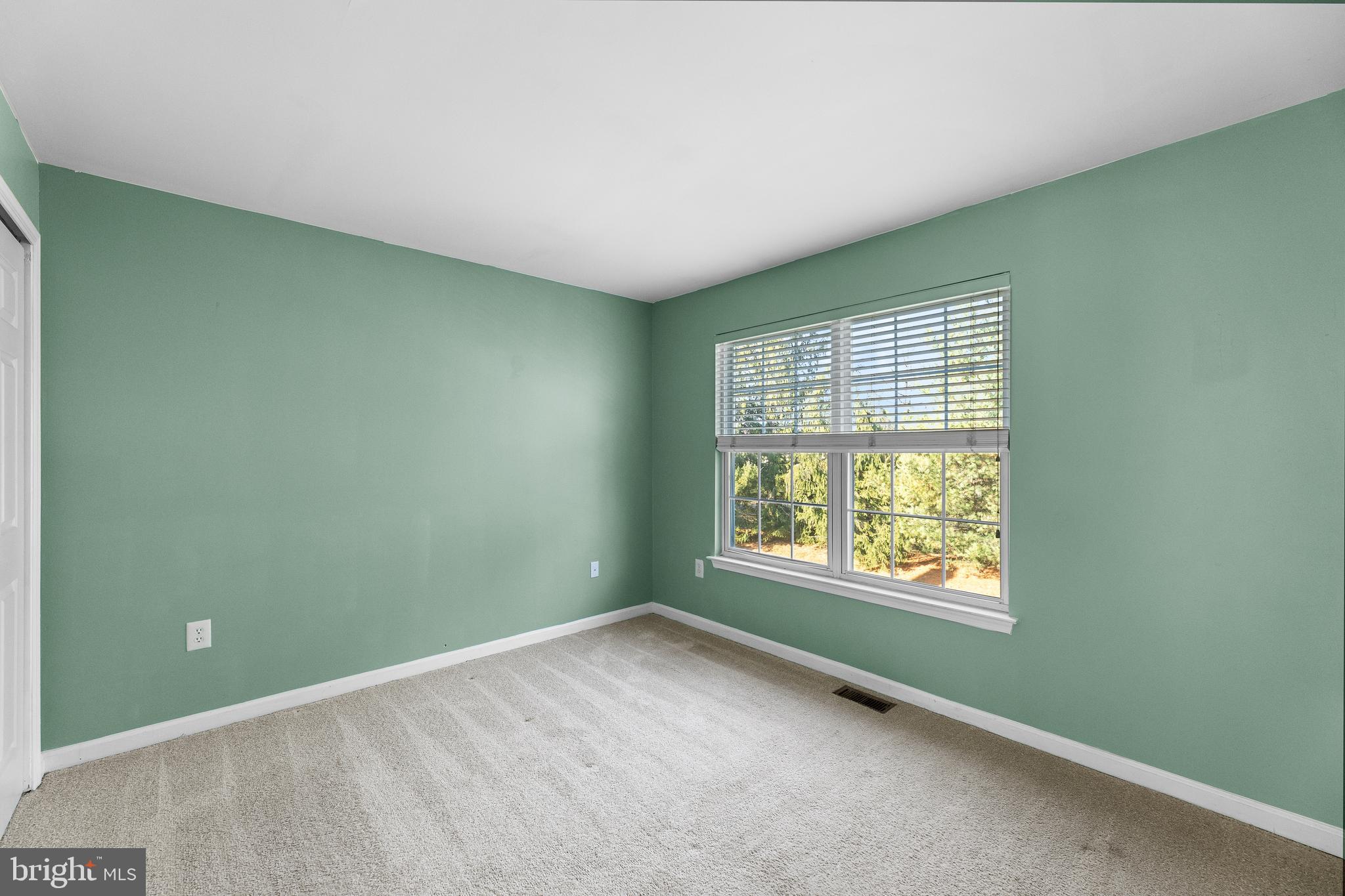25 BROWNSTONE RD