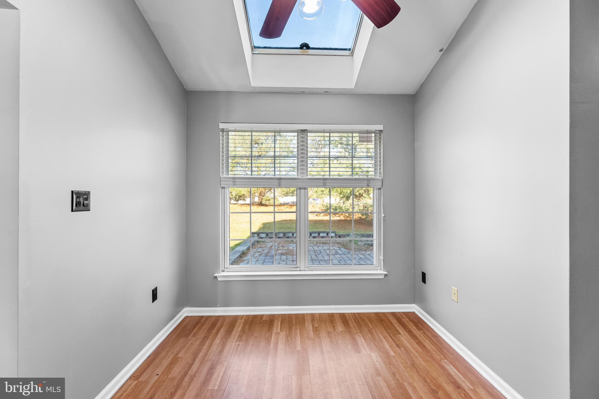 25 BROWNSTONE RD