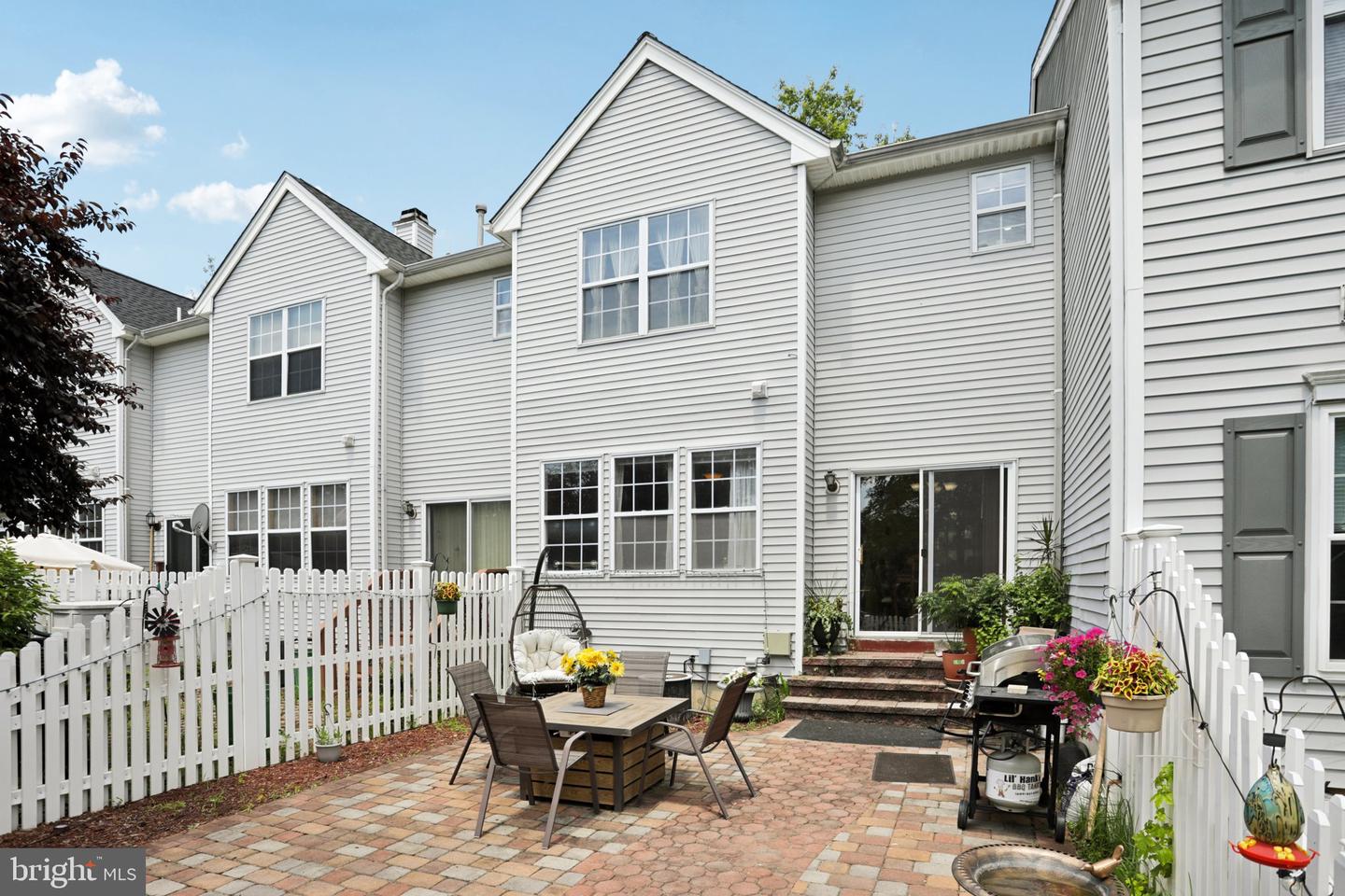 62 Hadley Dr