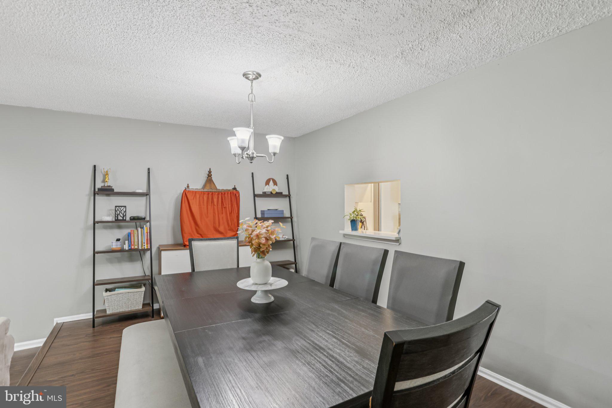 91 Pear Tree la