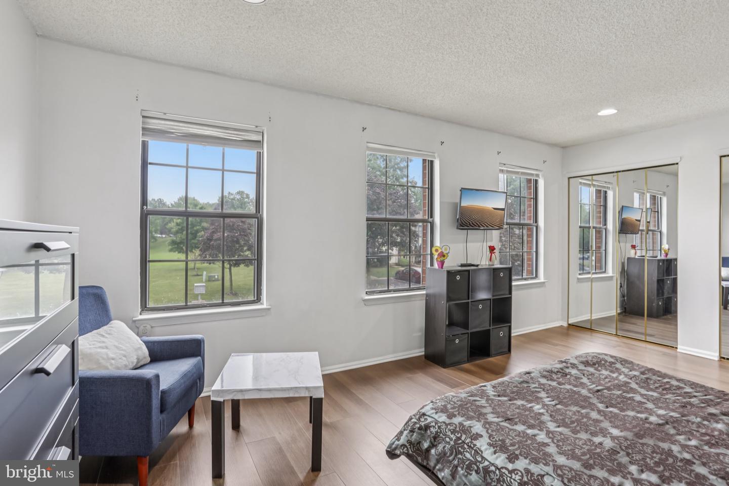91 Pear Tree la
