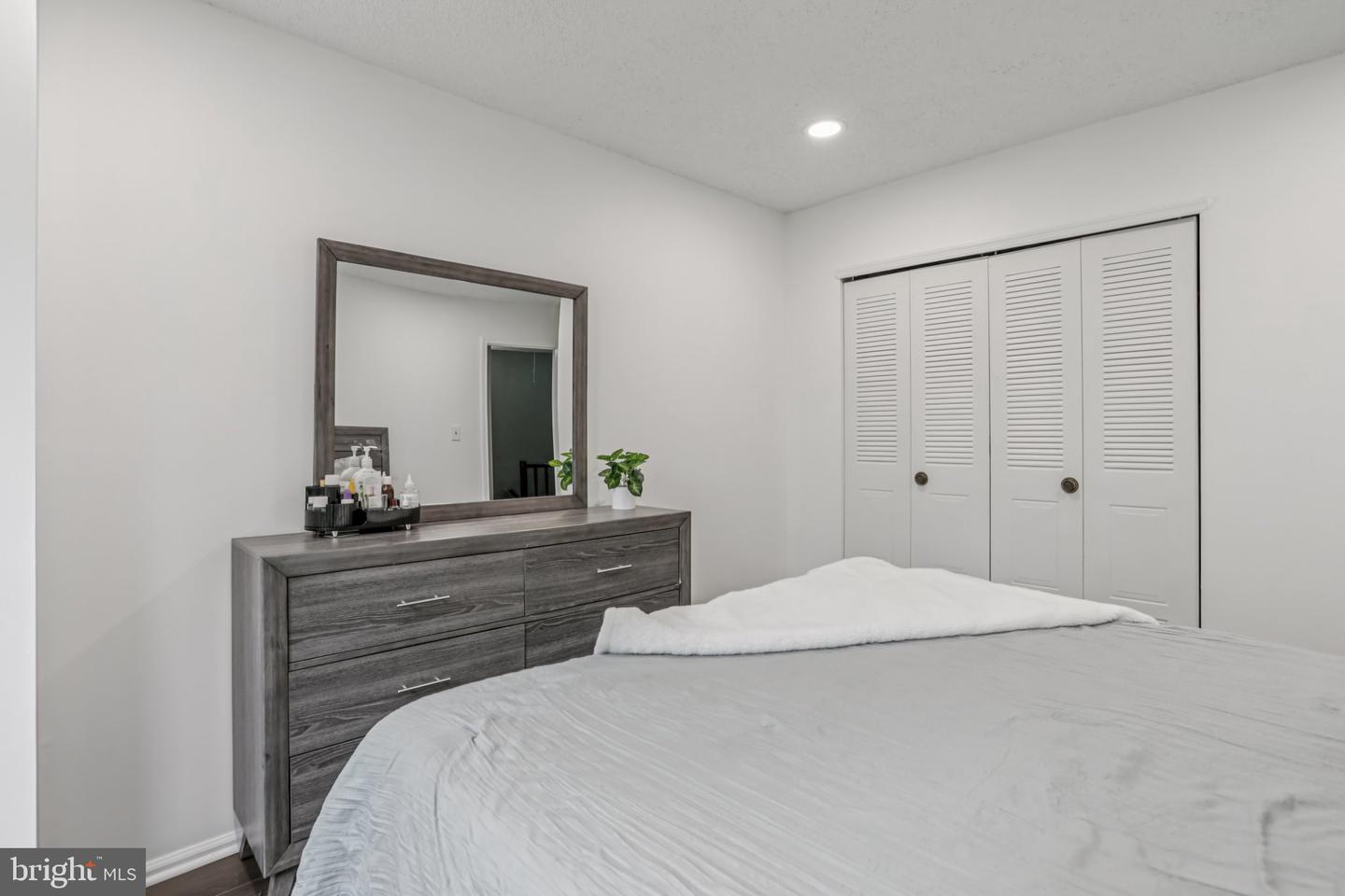 91 Pear Tree la