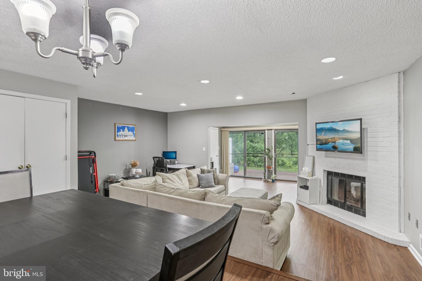91 Pear Tree la