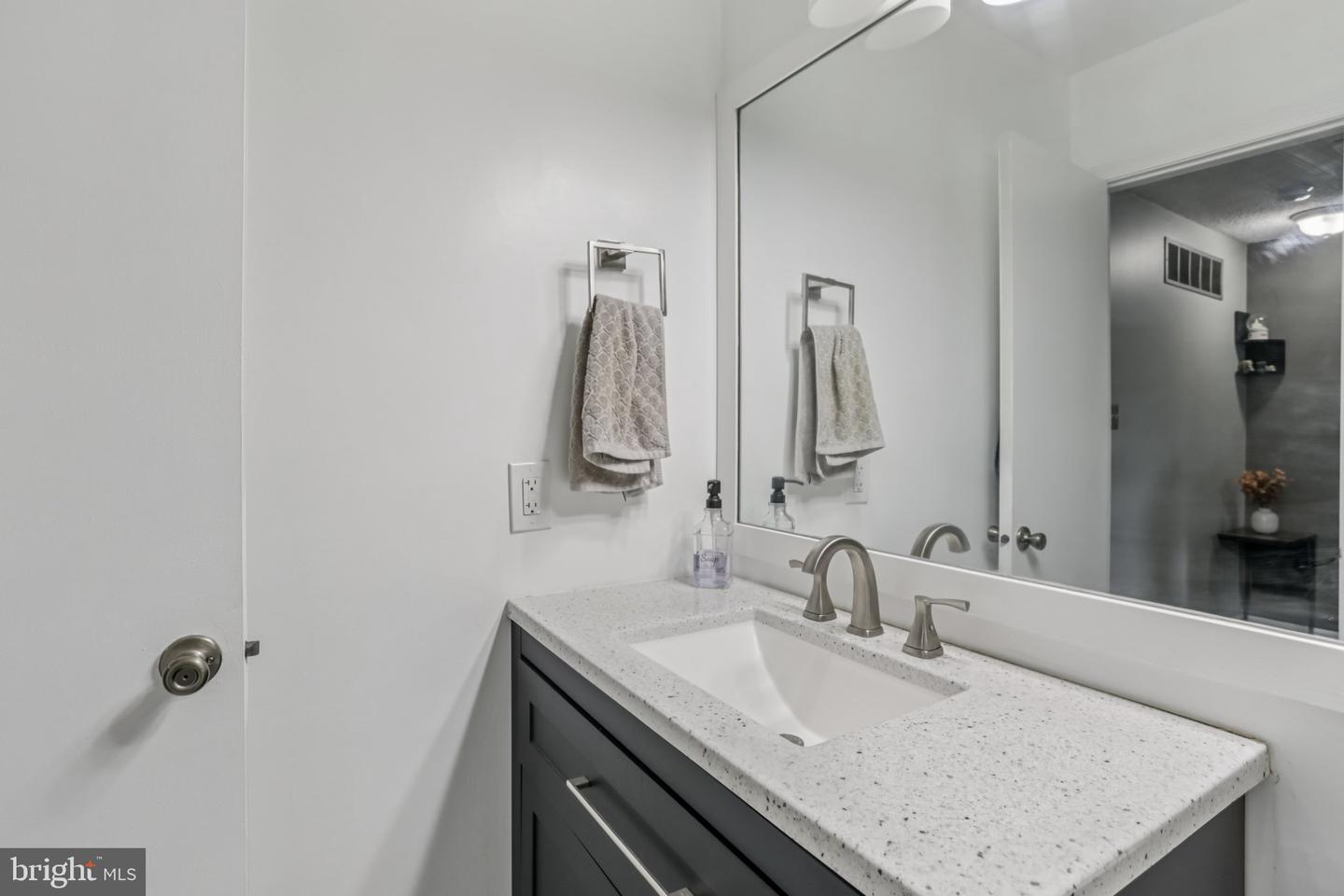 91 Pear Tree la