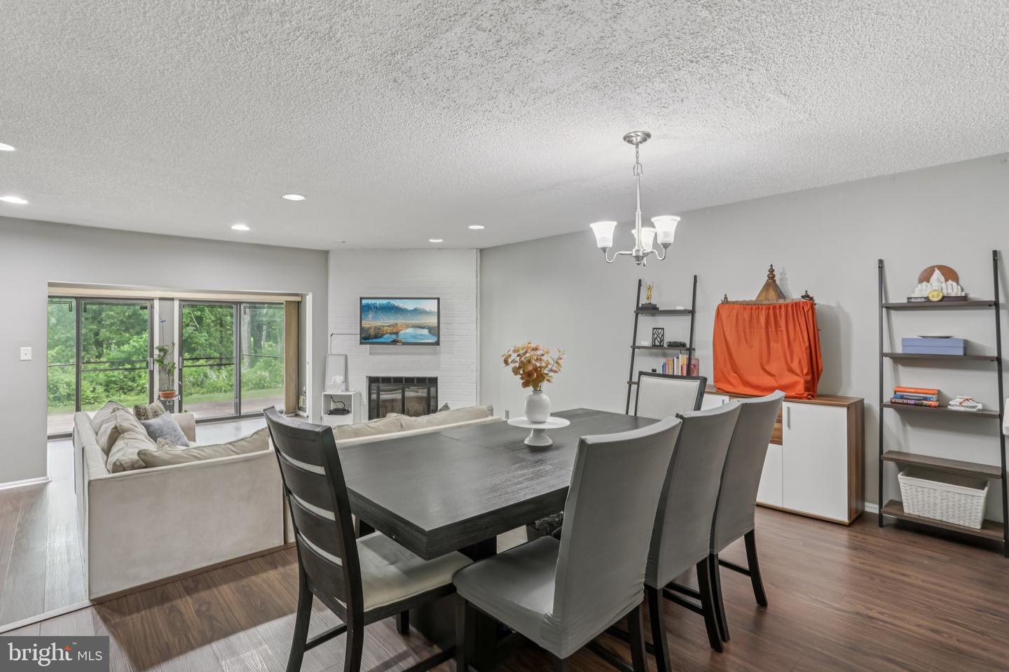91 Pear Tree la