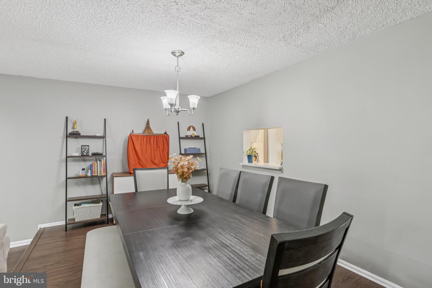 91 Pear Tree la