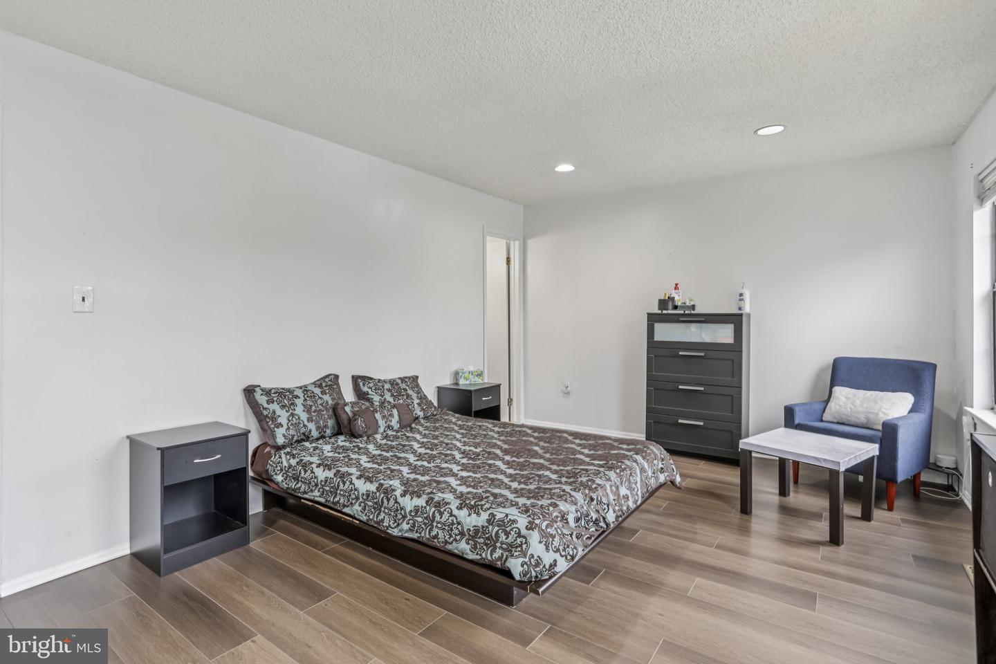 91 Pear Tree la