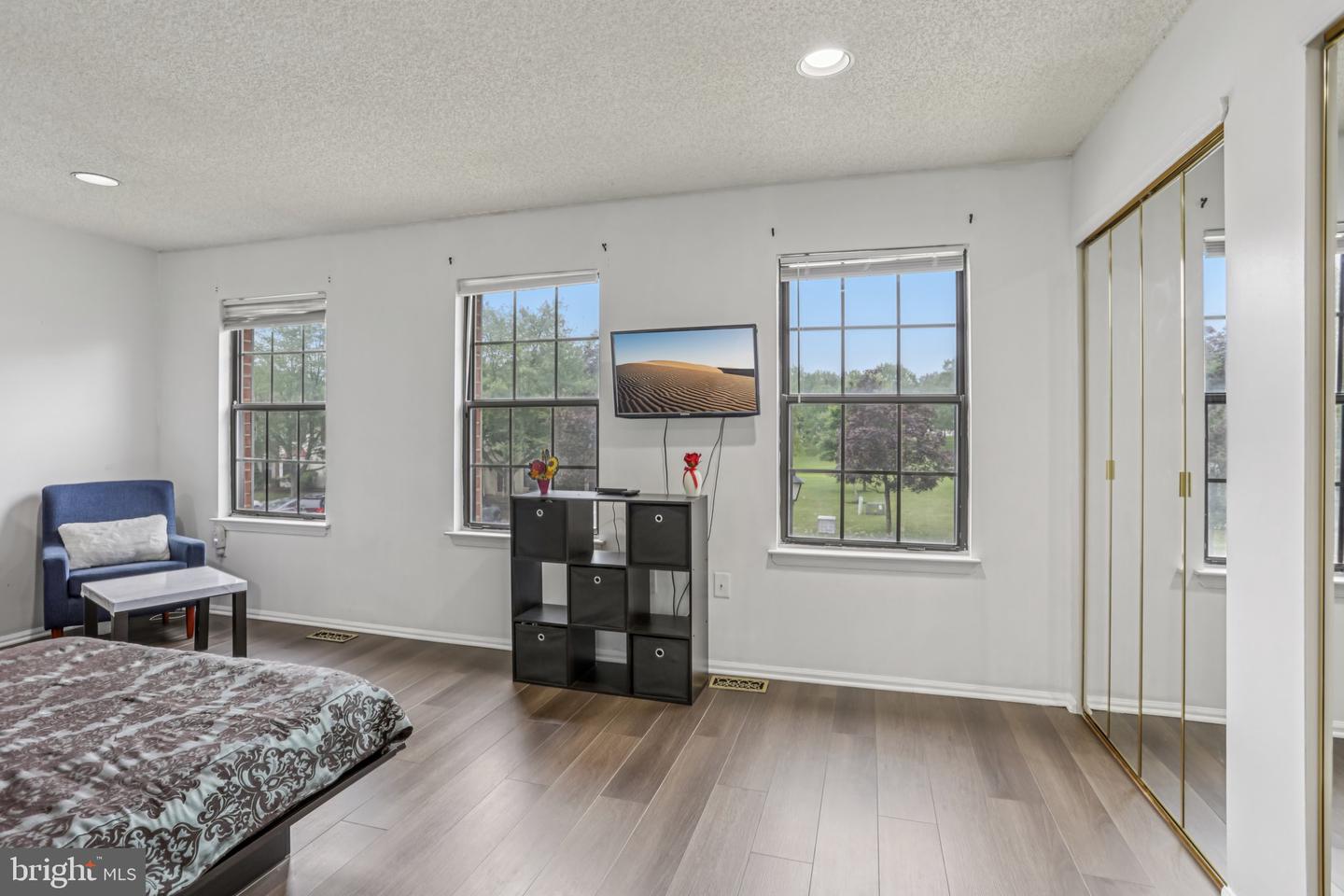 91 Pear Tree la