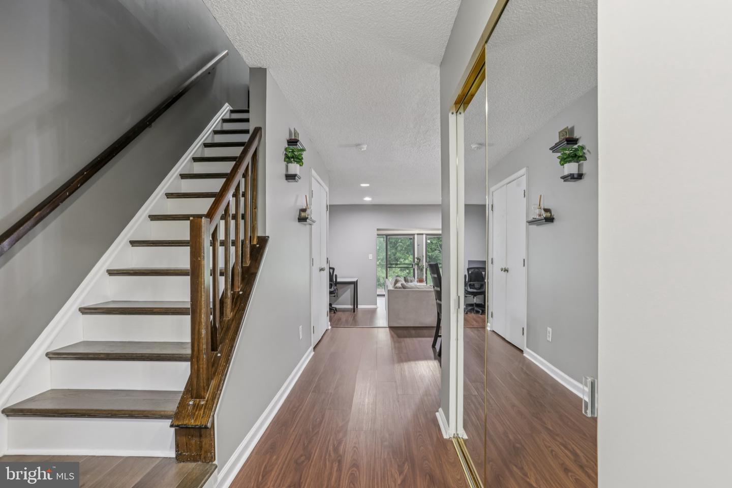 91 Pear Tree la