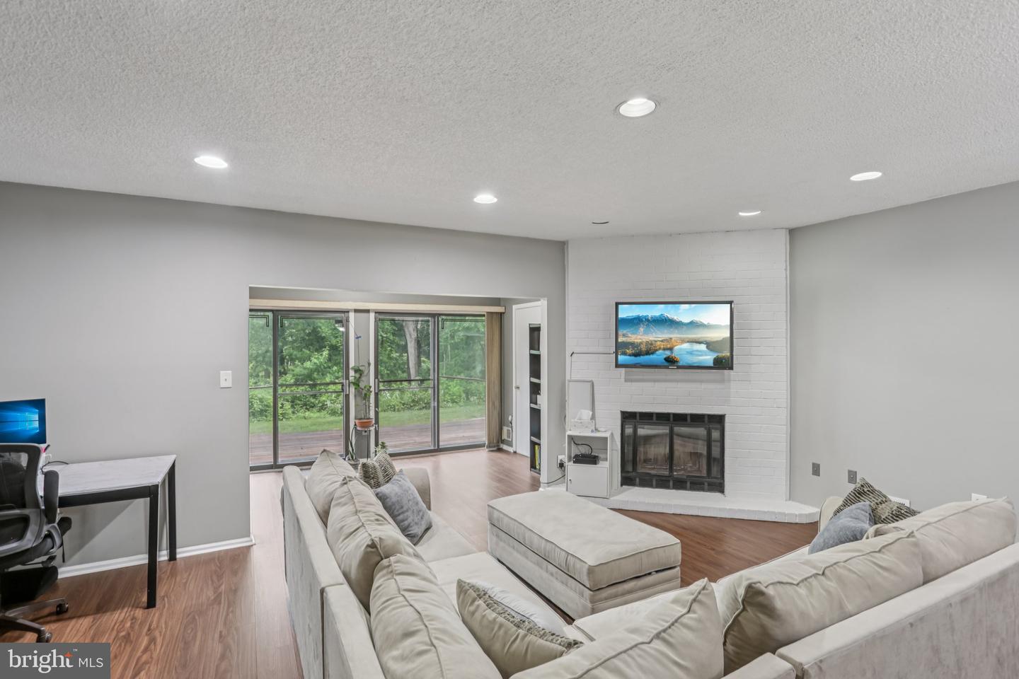 91 Pear Tree la