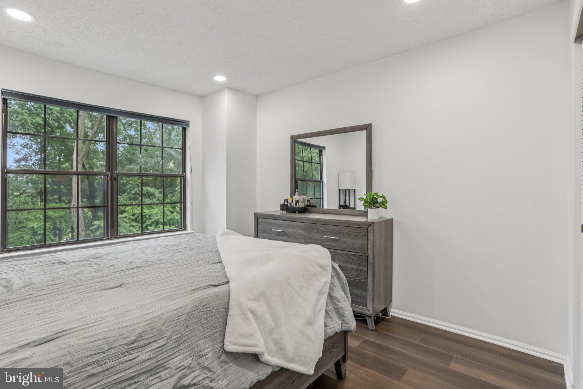 91 Pear Tree la