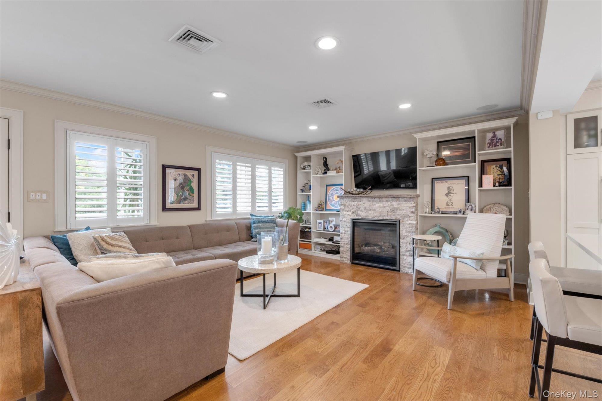 625 W Walnut Street