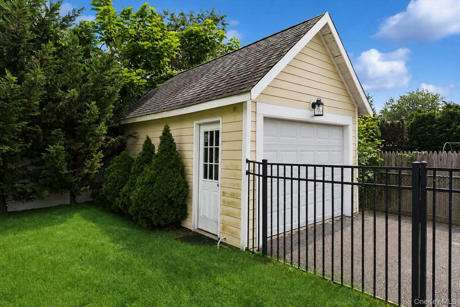 87 Islip Avenue