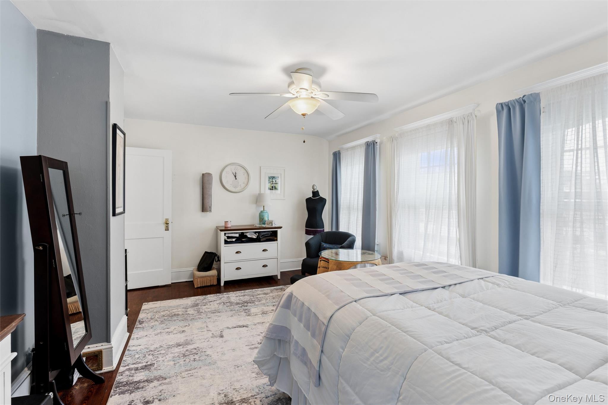 87 Islip Avenue