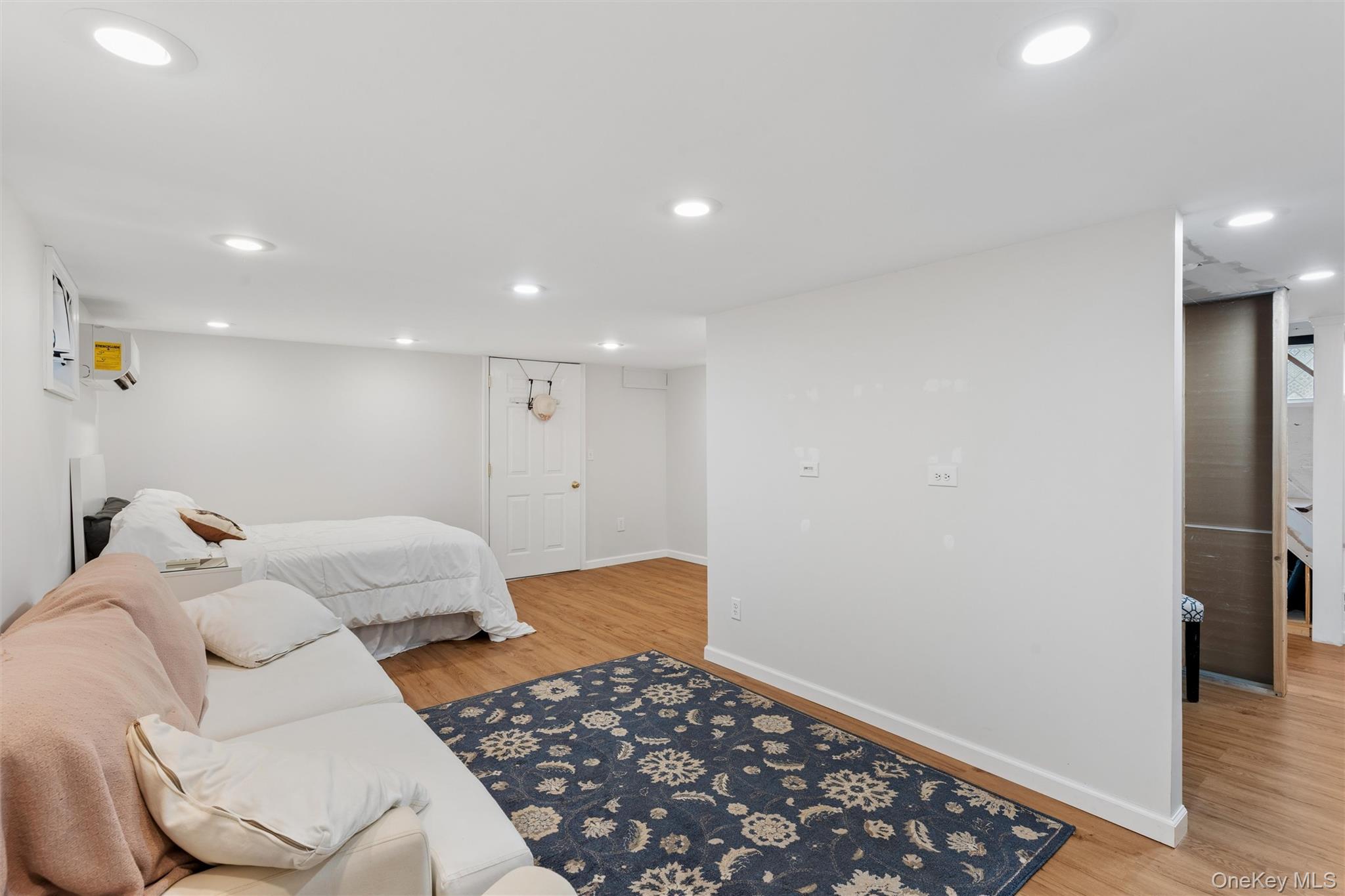 87 Islip Avenue