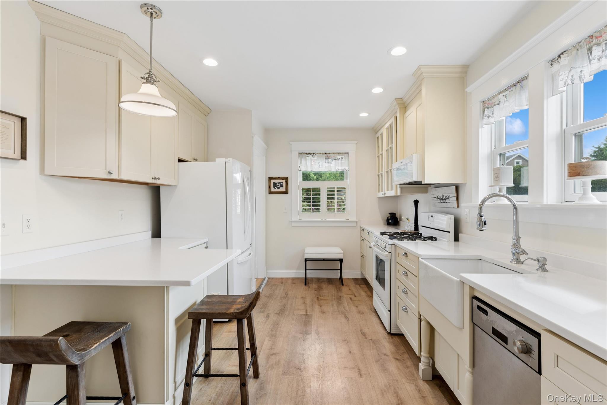 87 Islip Avenue