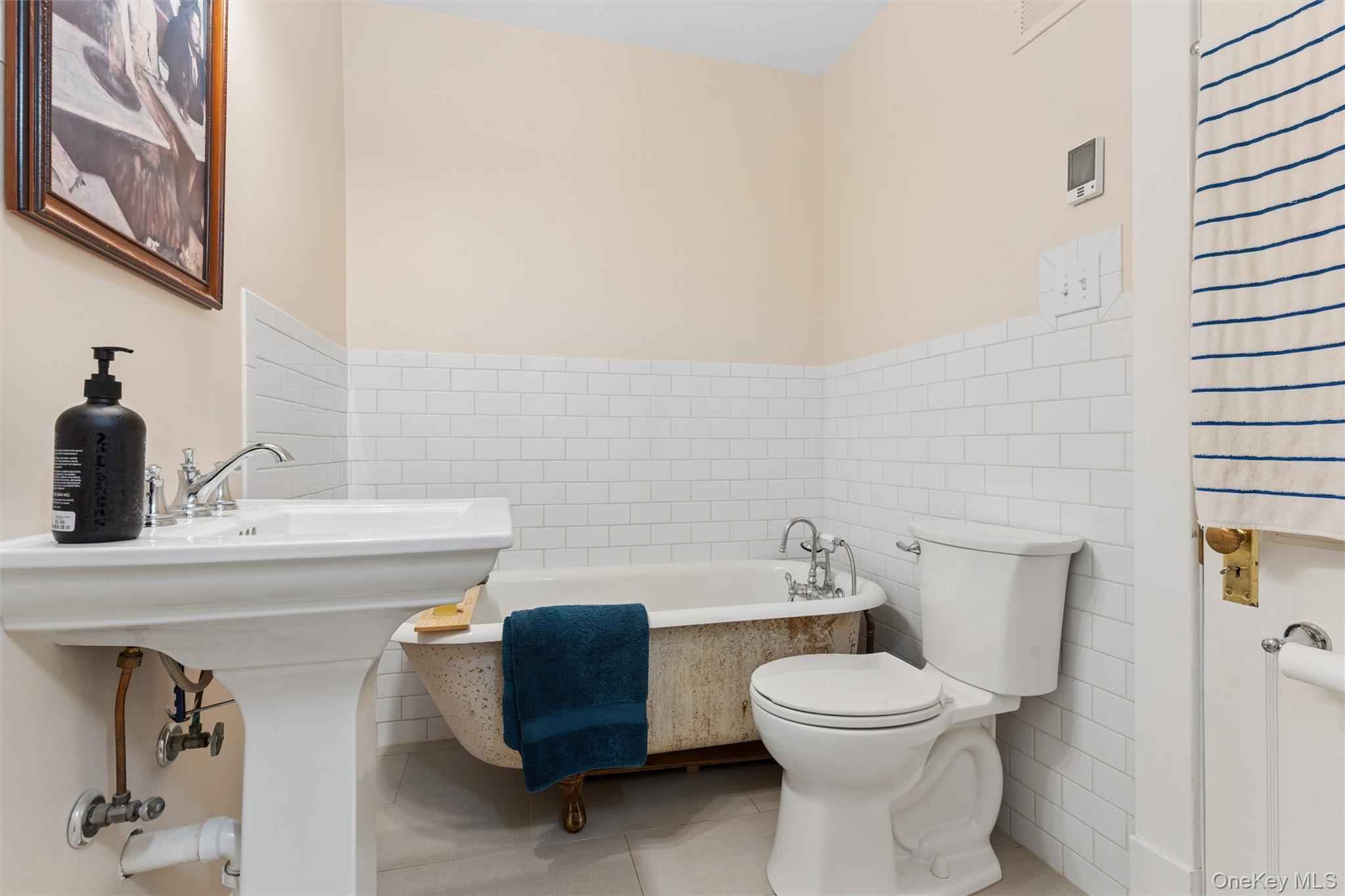 87 Islip Avenue