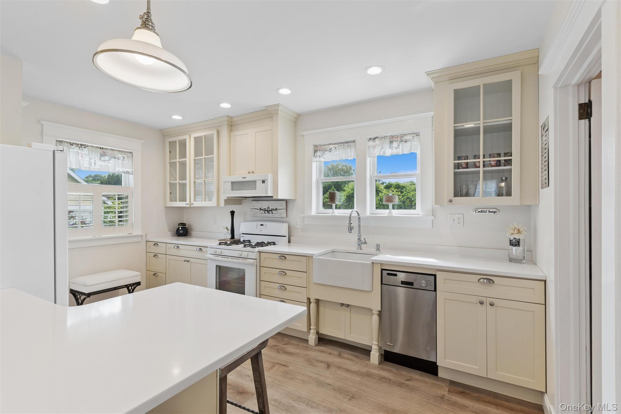 87 Islip Avenue