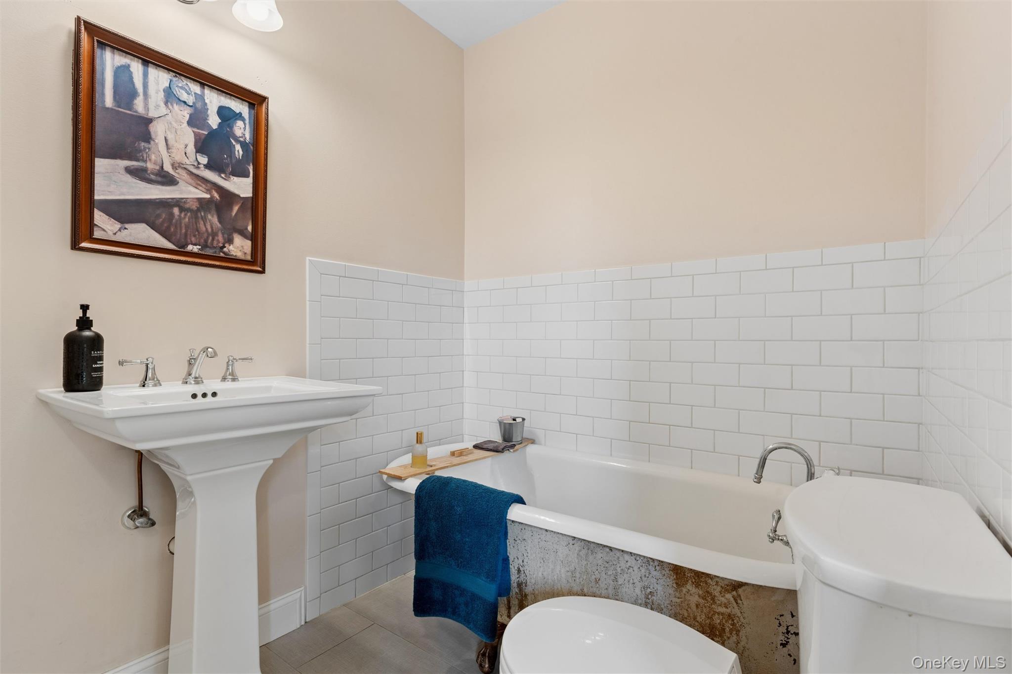 87 Islip Avenue