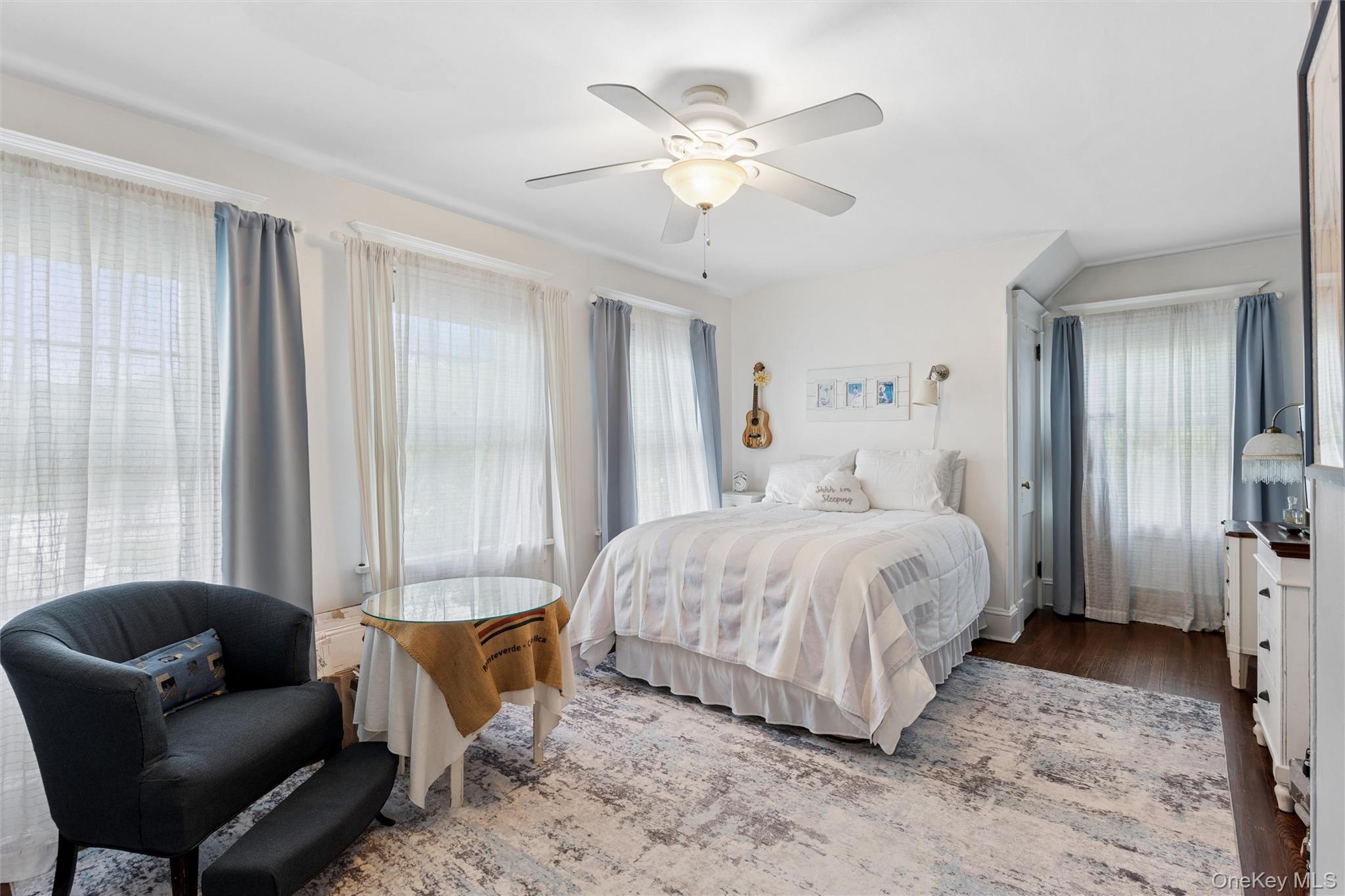 87 Islip Avenue