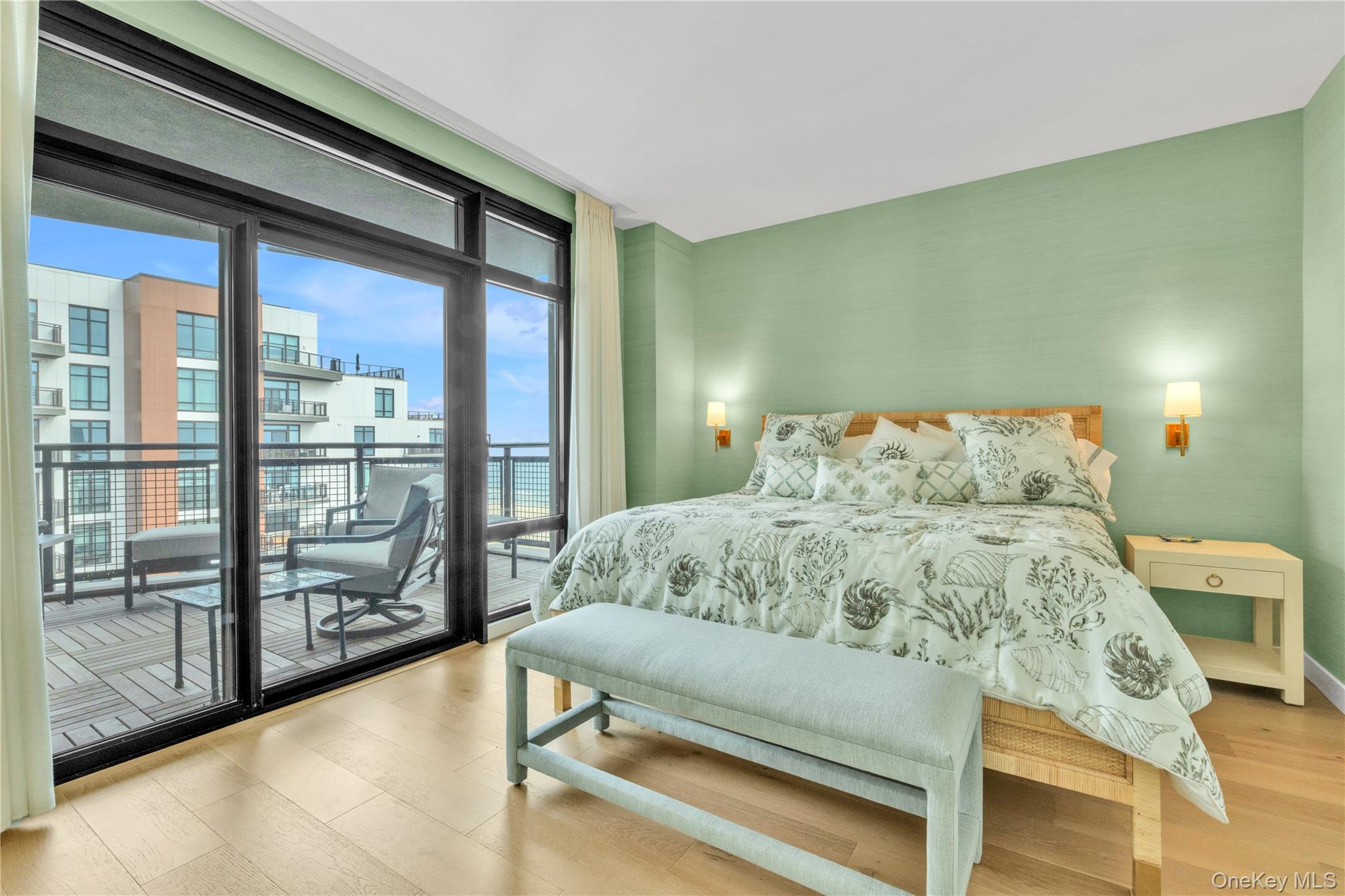 100 Boardwalk Unit: 904A