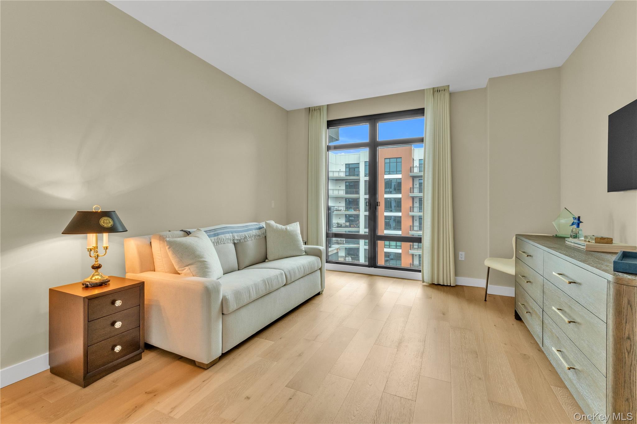 100 Boardwalk Unit: 904A