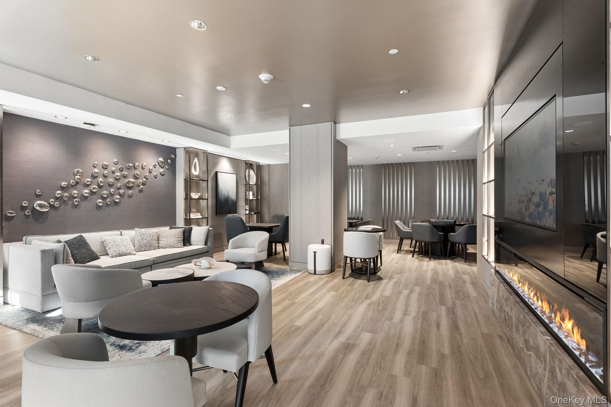 100 Boardwalk Unit: 904A