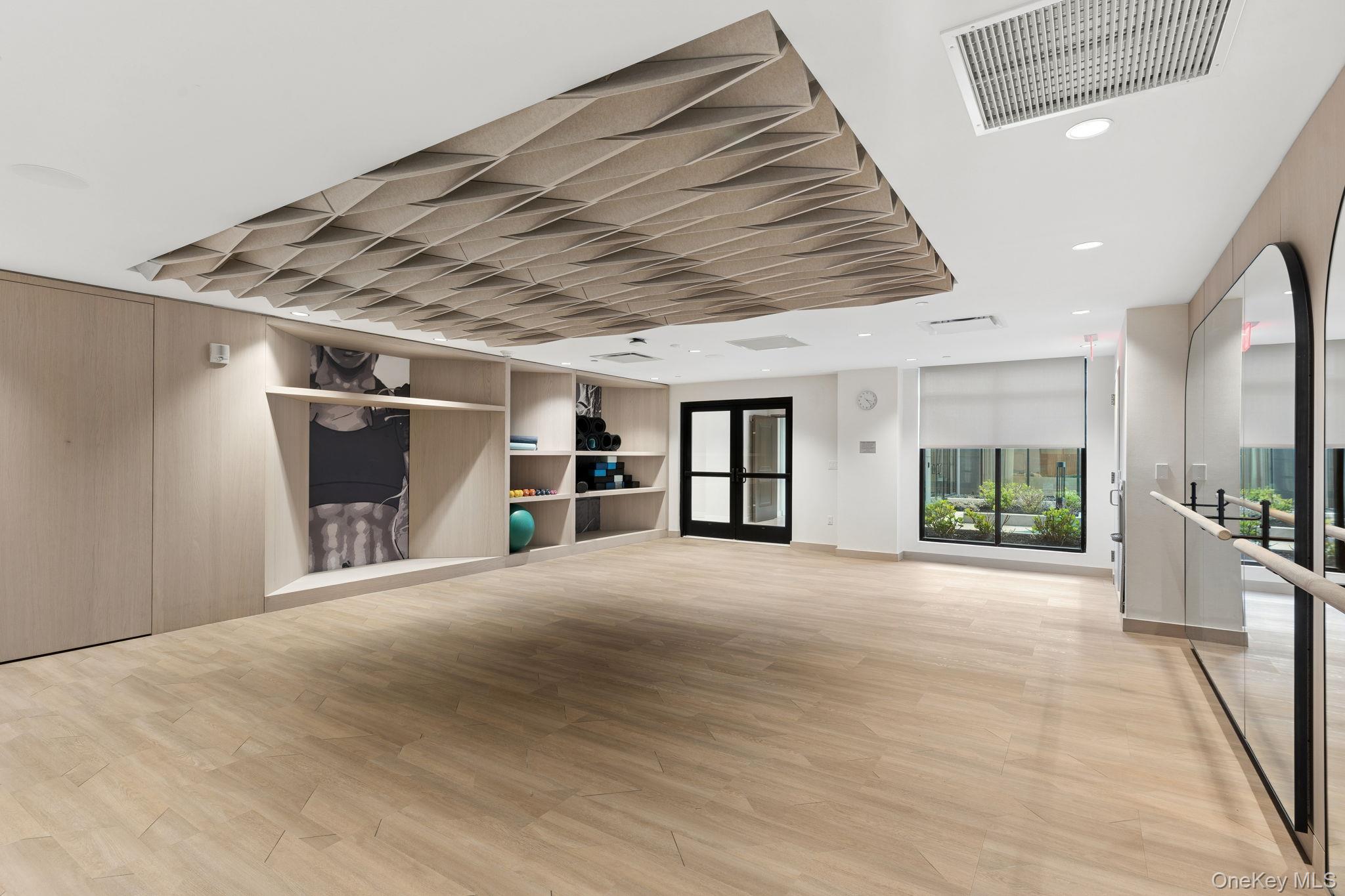 100 Boardwalk Unit: 904A