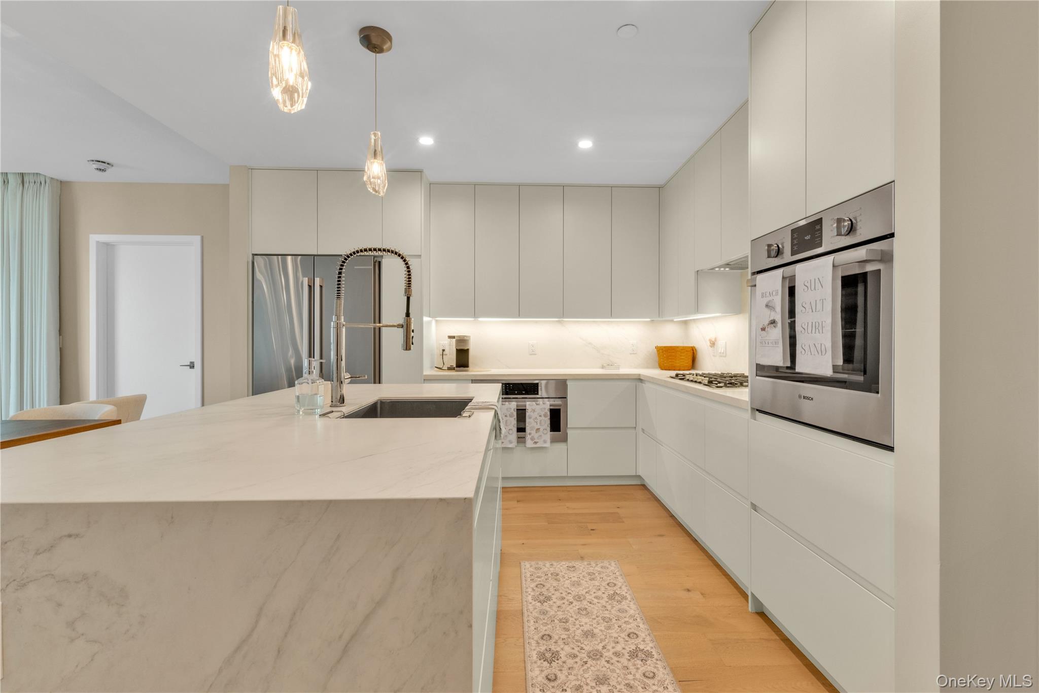 100 Boardwalk Unit: 904A