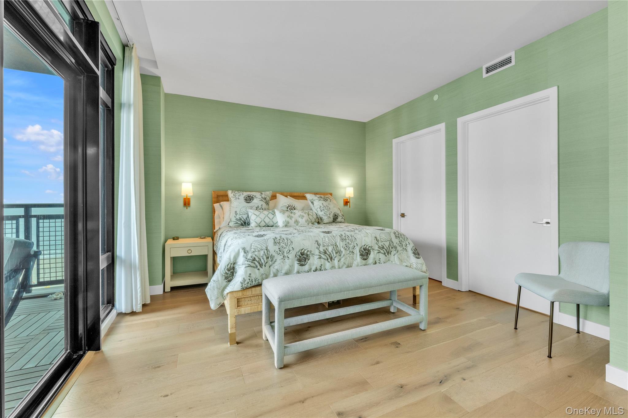 100 Boardwalk Unit: 904A