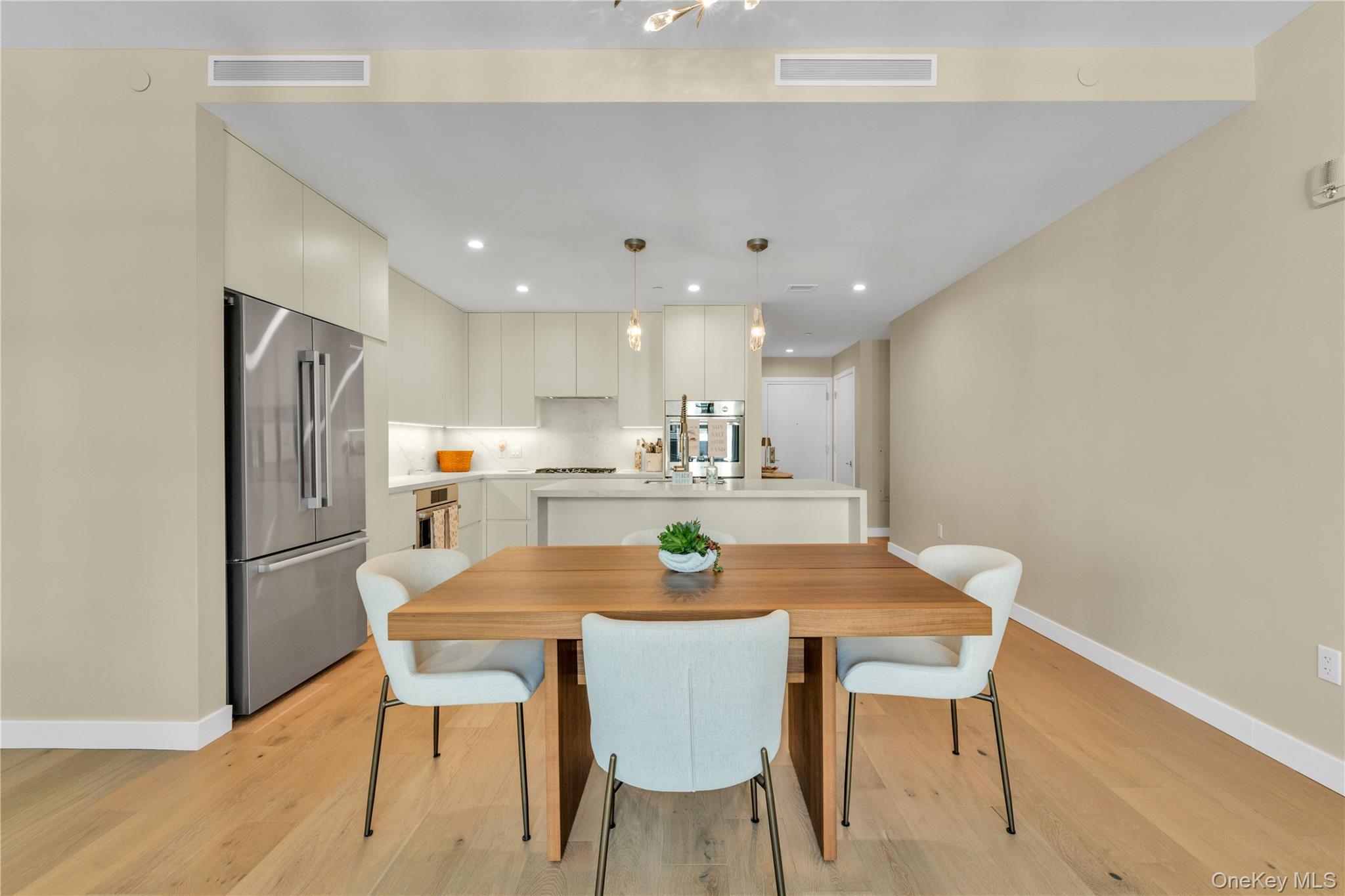 100 Boardwalk Unit: 904A