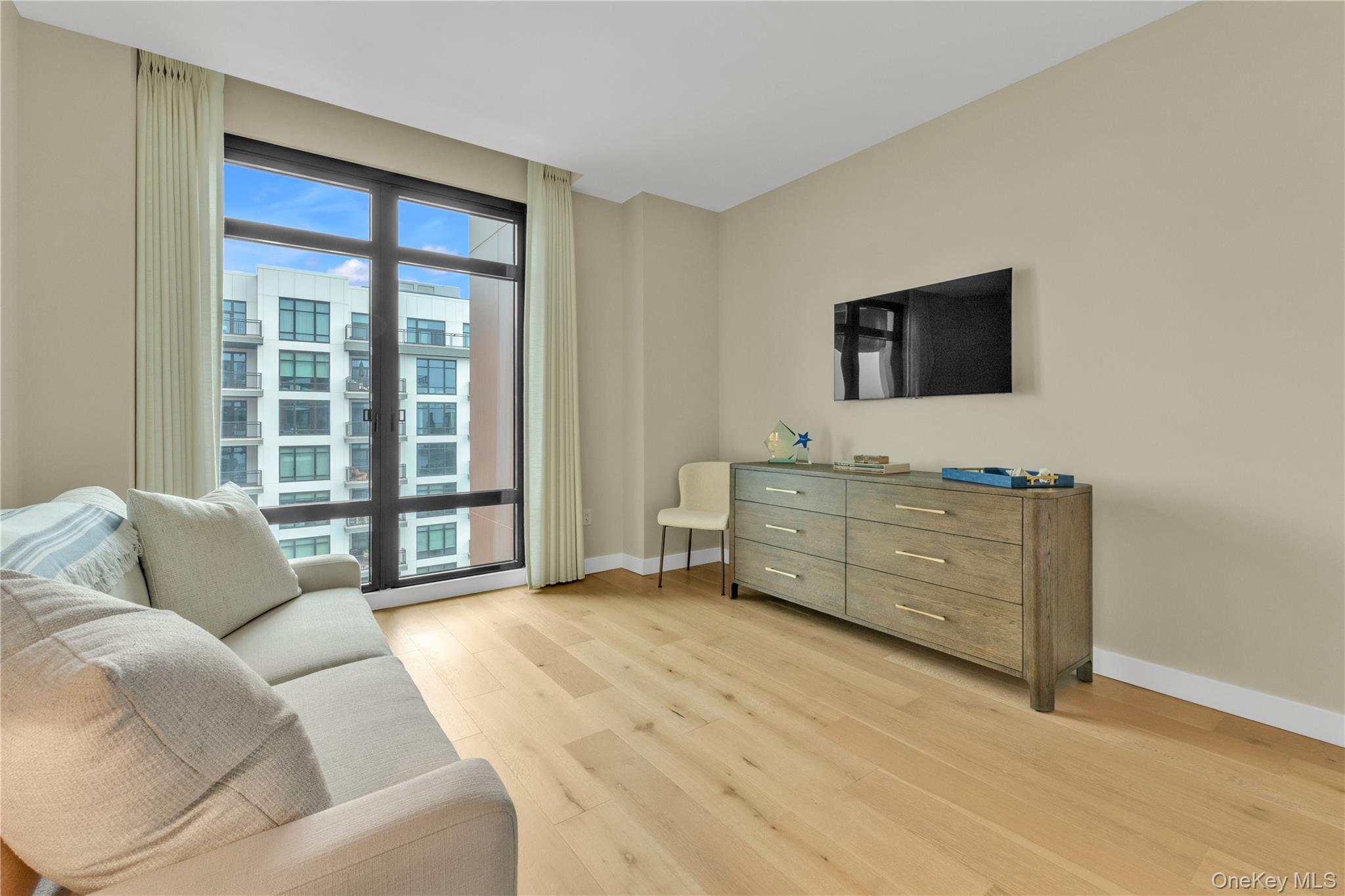 100 Boardwalk Unit: 904A