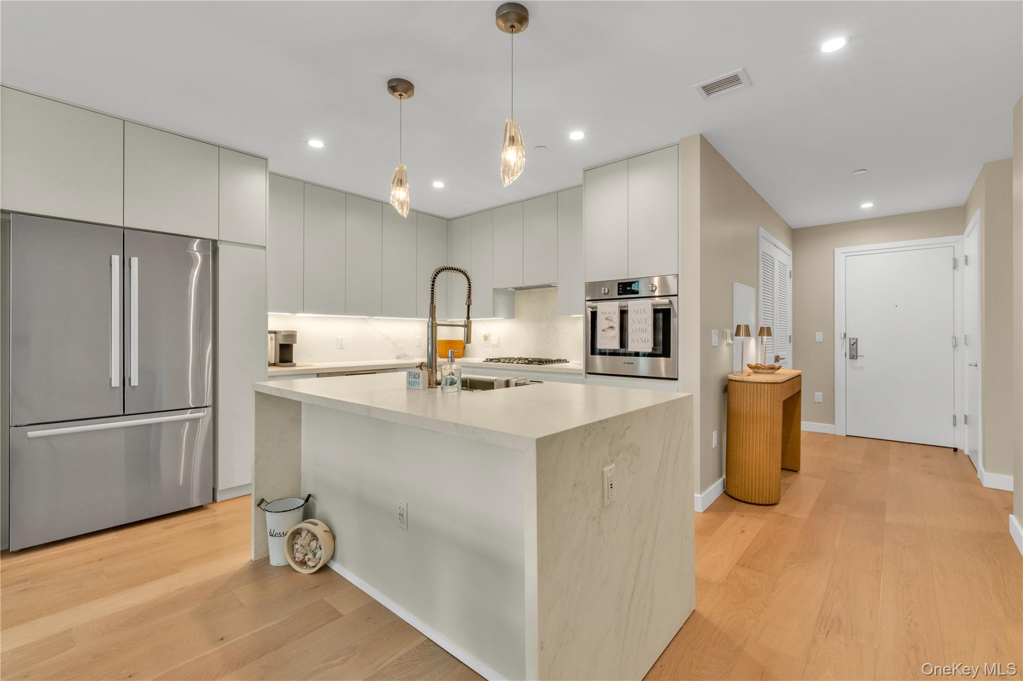 100 Boardwalk Unit: 904A