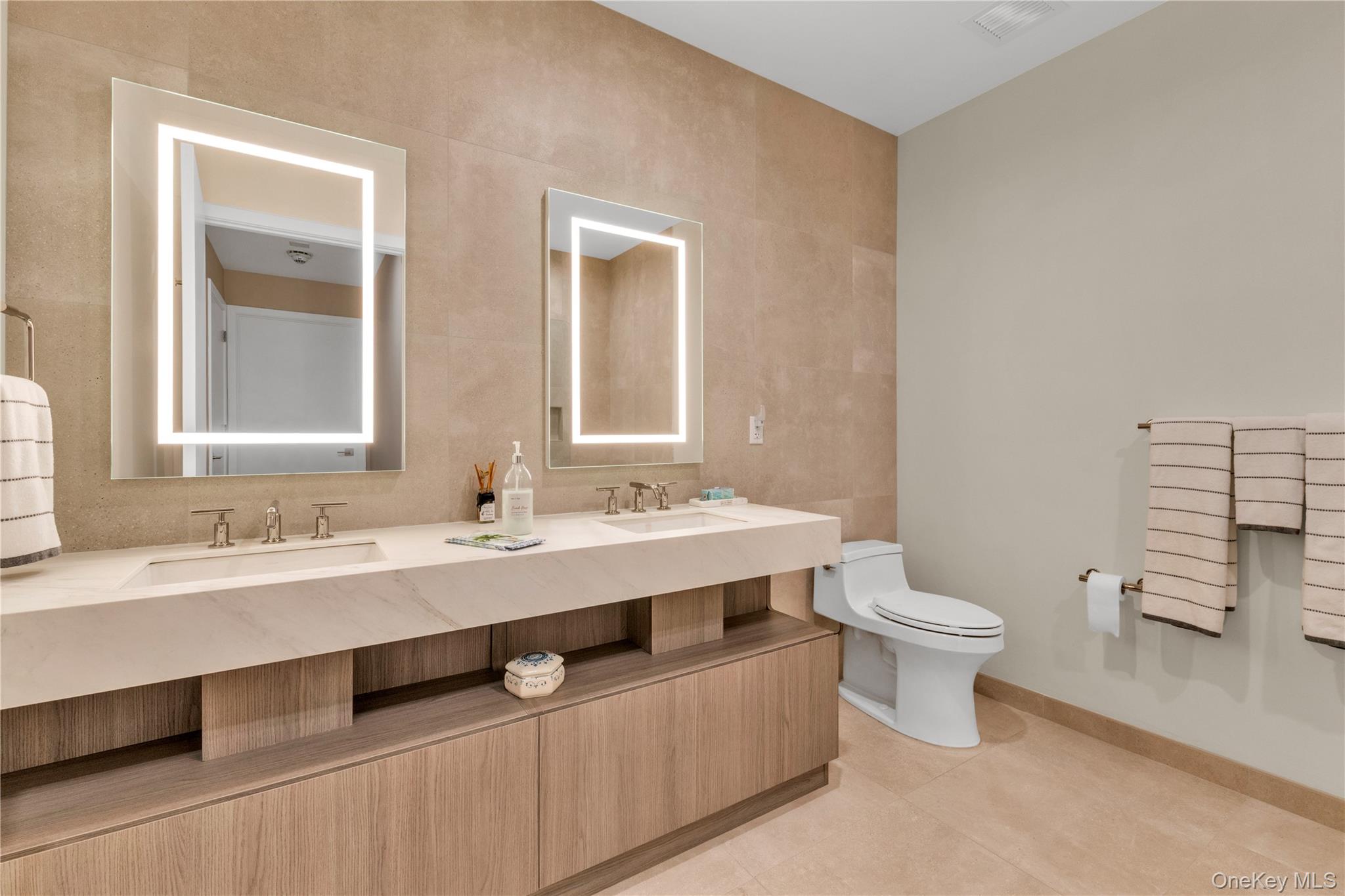 100 Boardwalk Unit: 904A