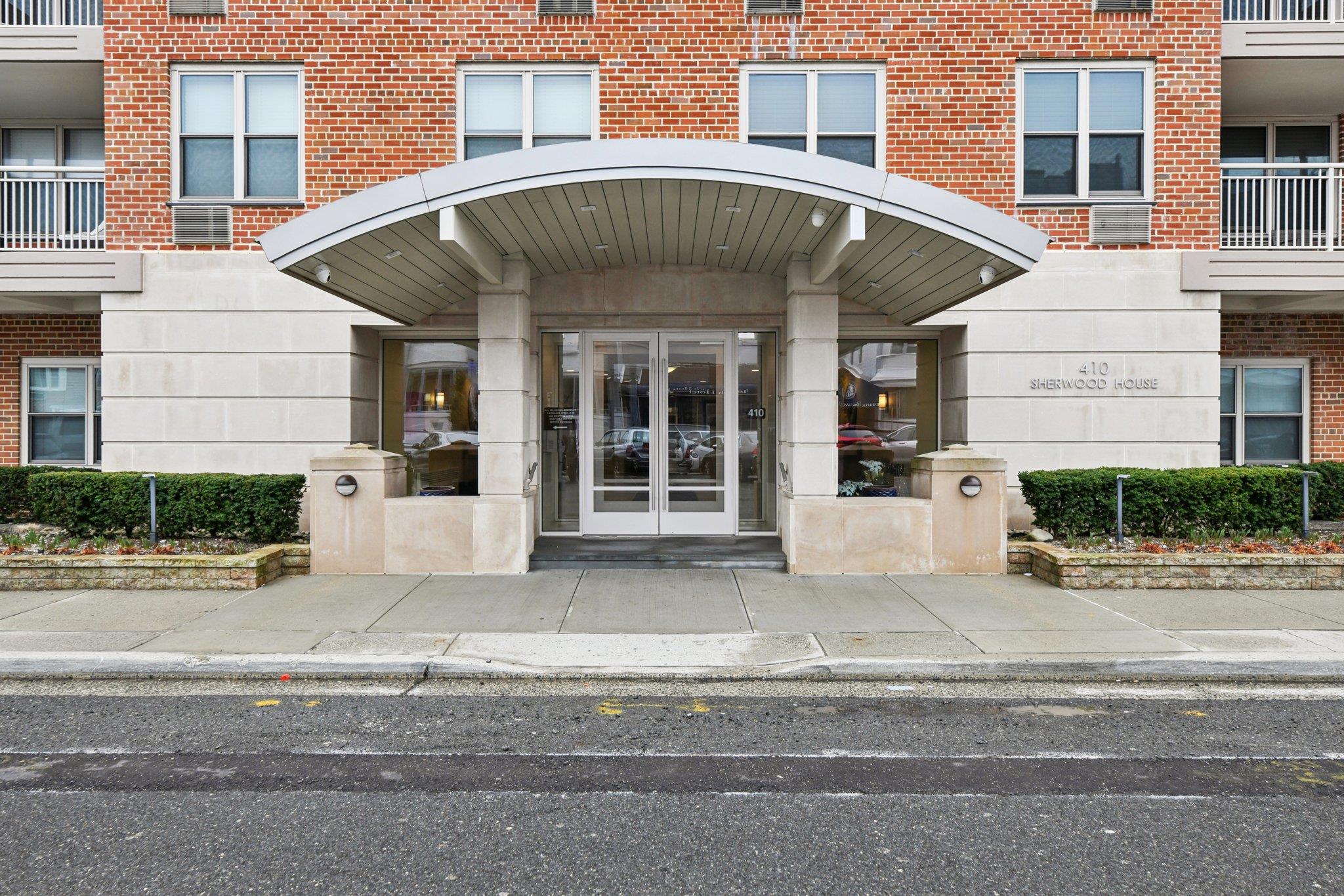 410 E Broadway Unit: LH