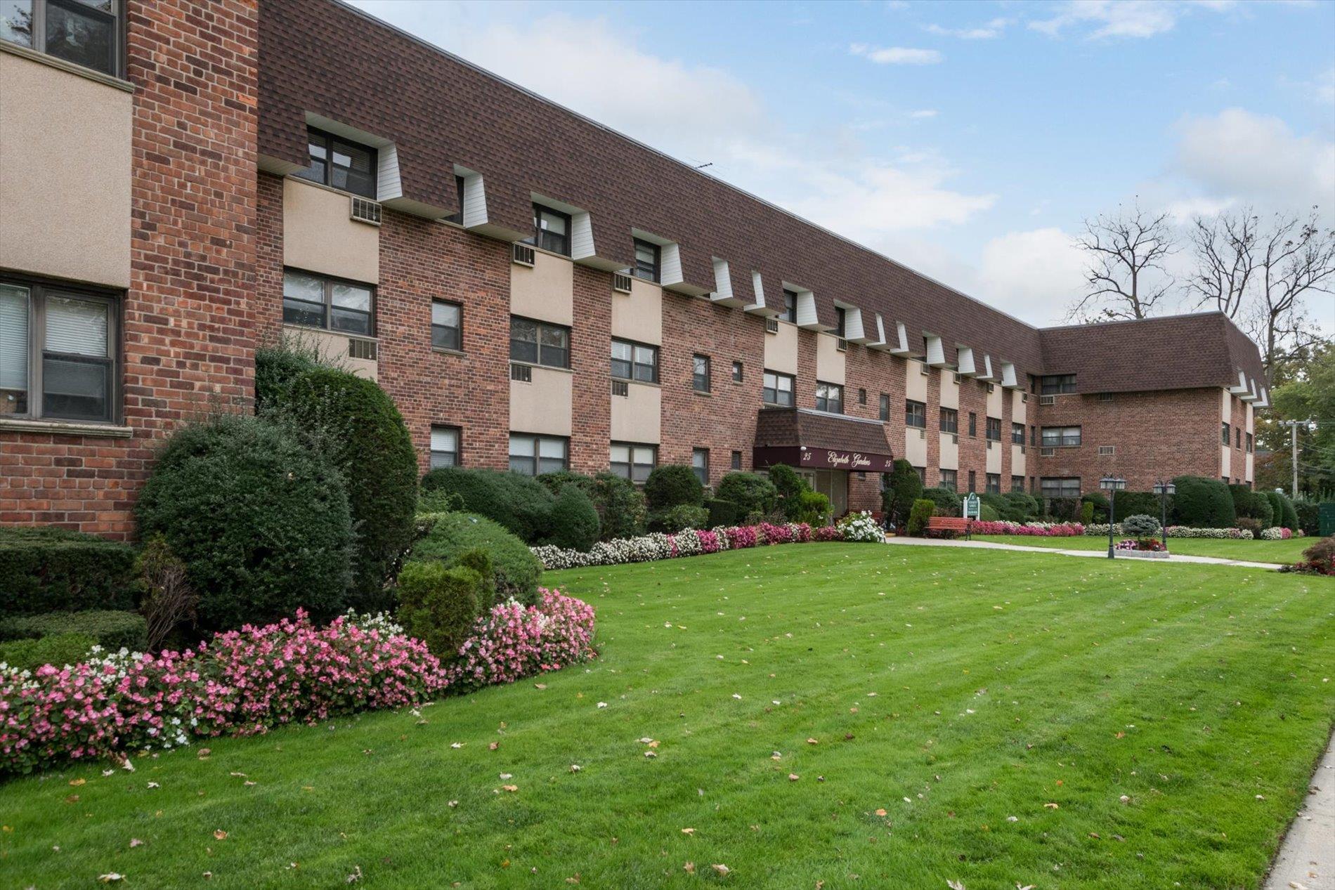 25 Elizabeth Street Unit: 3J