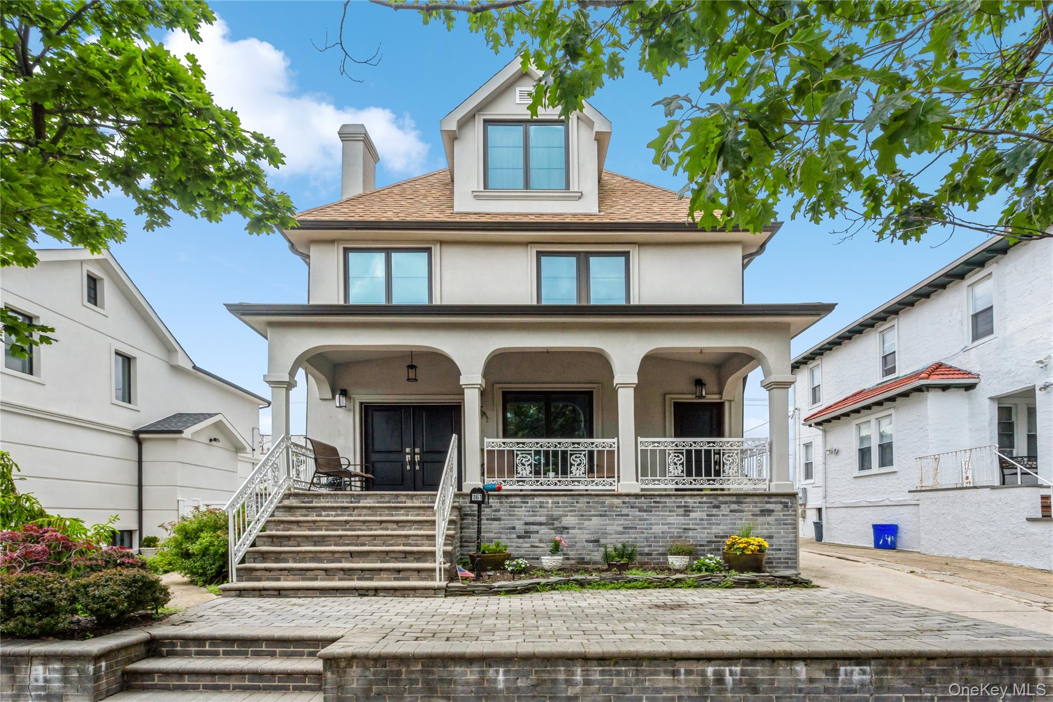 161 W Walnut Street