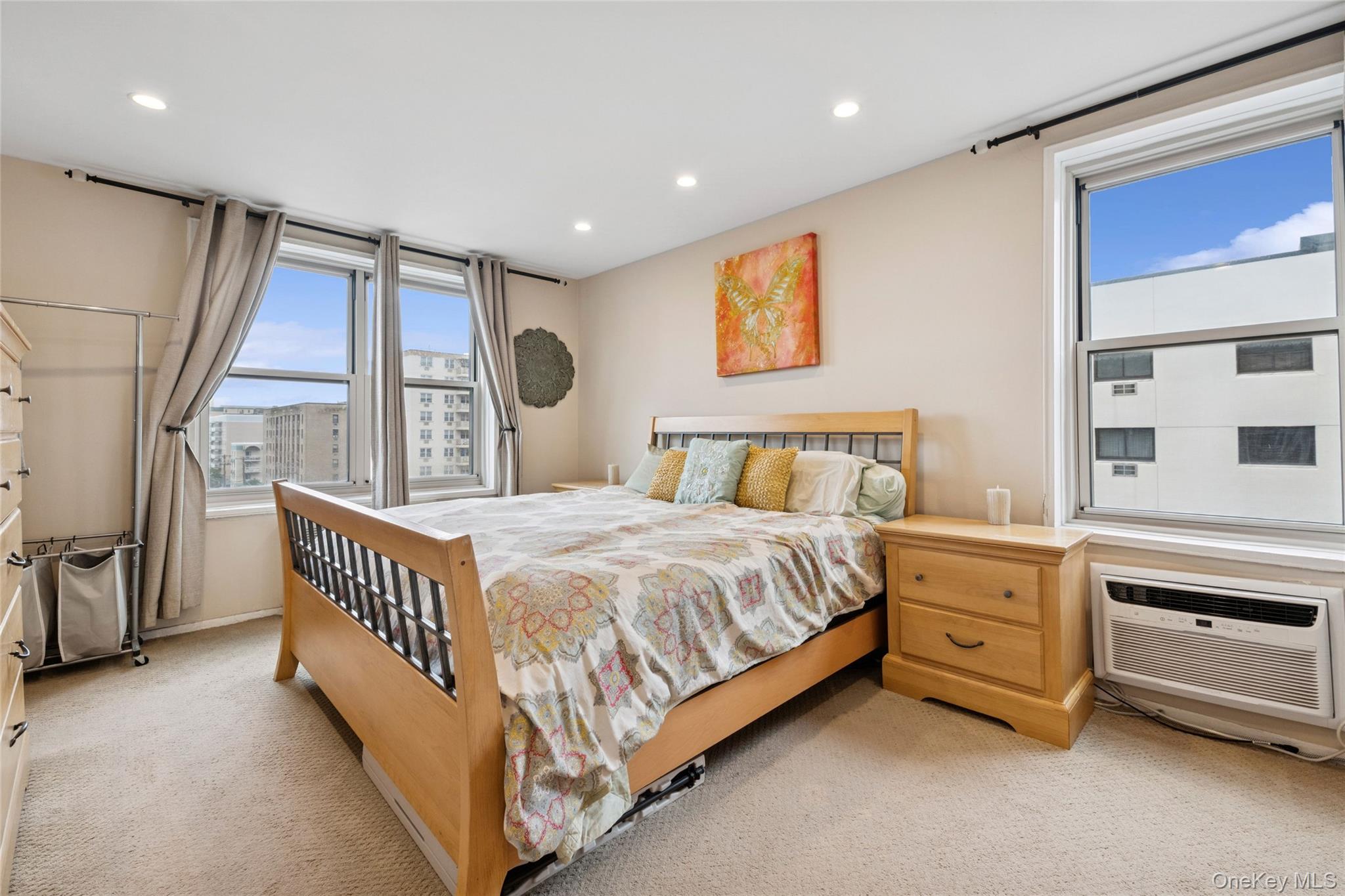 410 E Broadway Unit: 6V