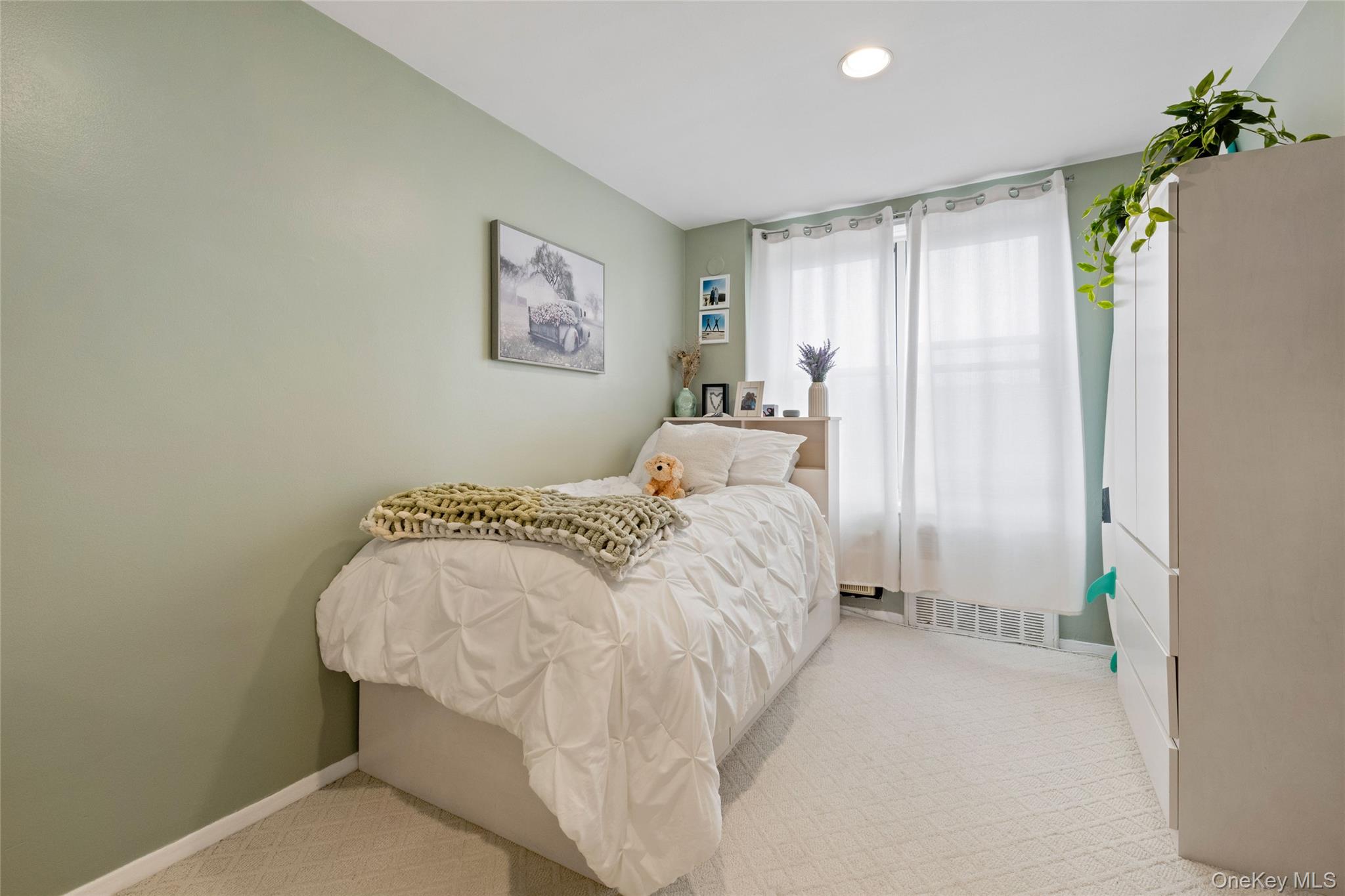 410 E Broadway Unit: 6V