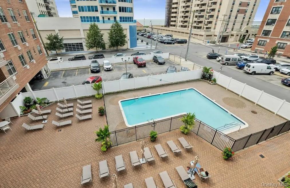 410 E Broadway Unit: 6V