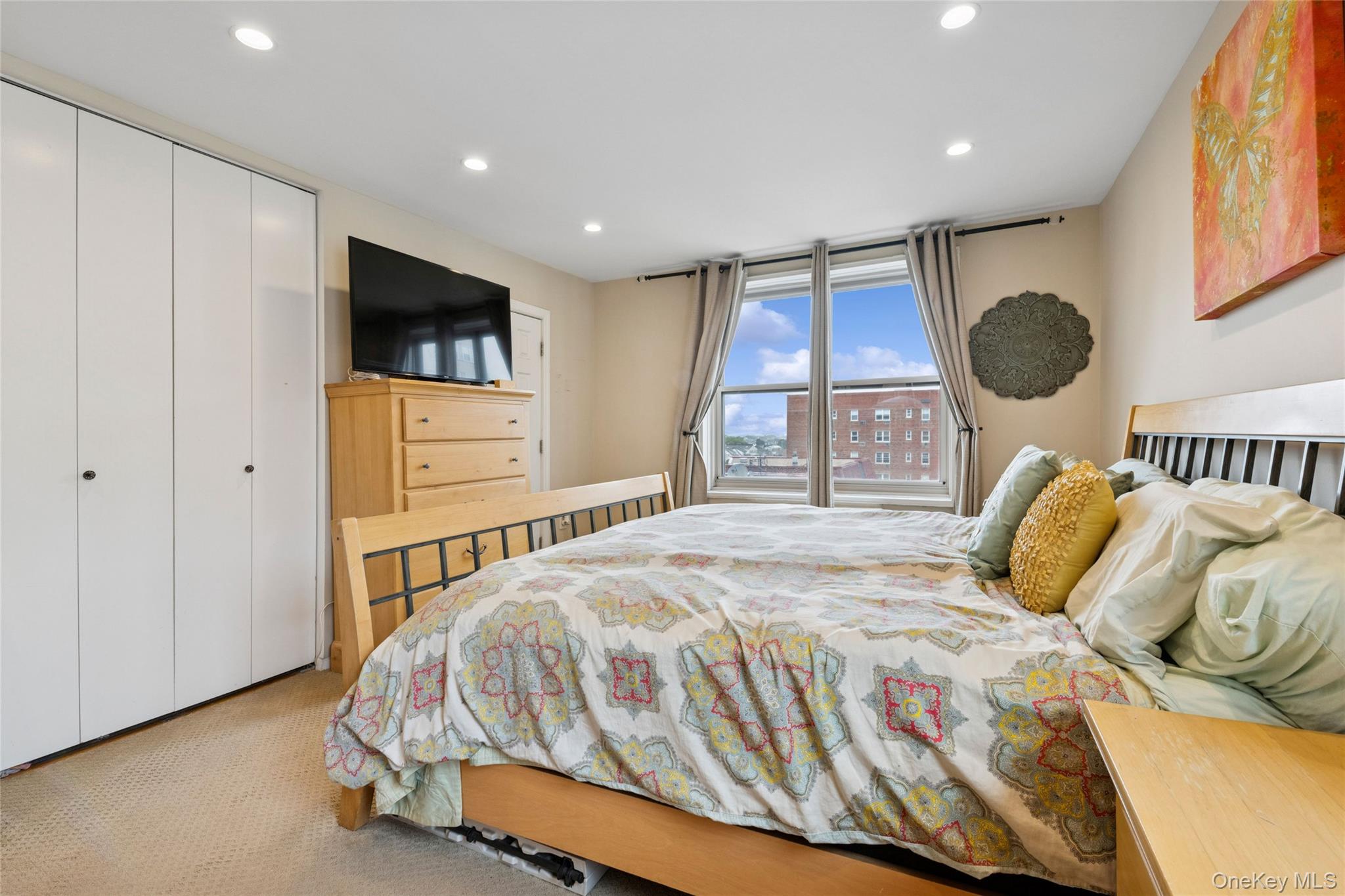 410 E Broadway Unit: 6V