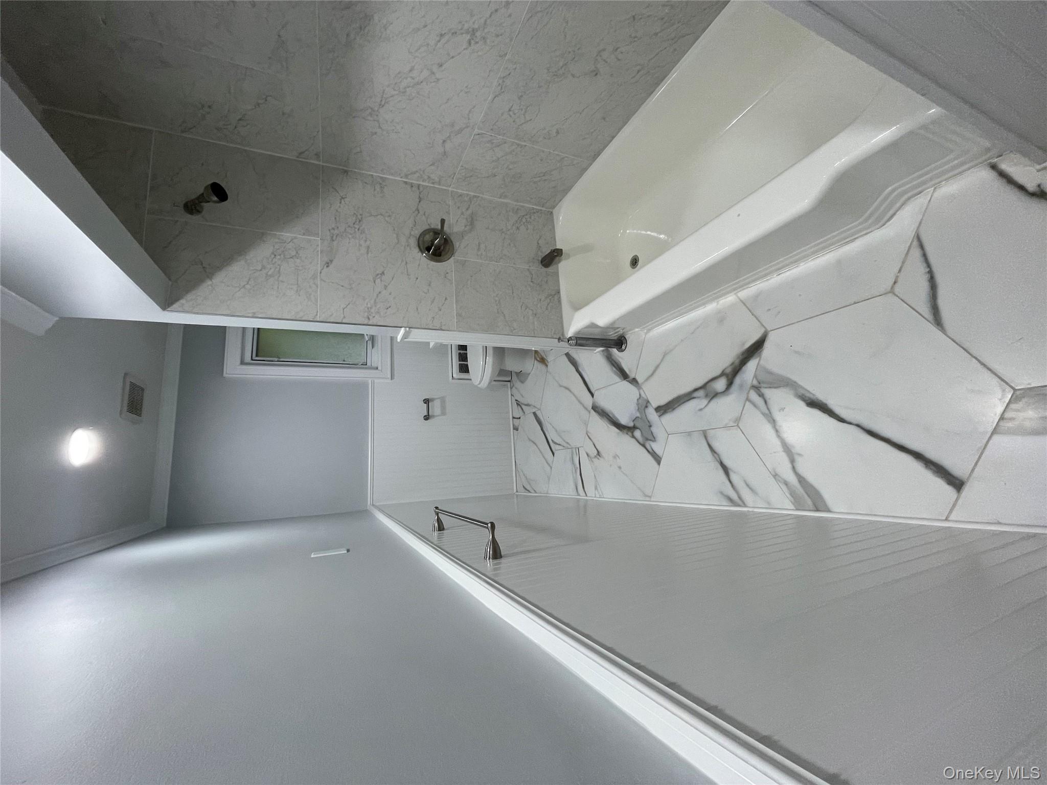 411 E Walnut Street Unit: Lower