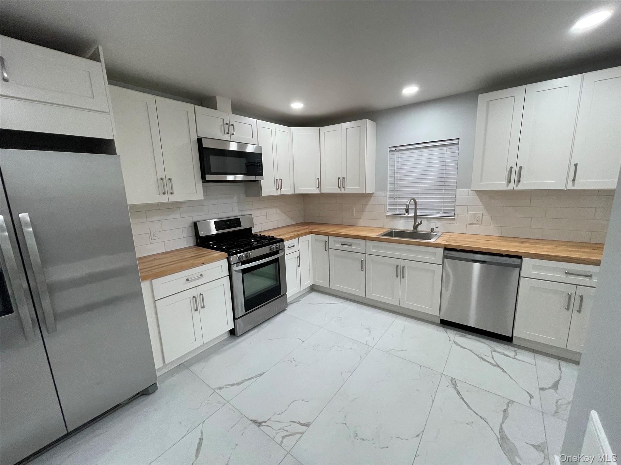 411 E Walnut Street Unit: Lower